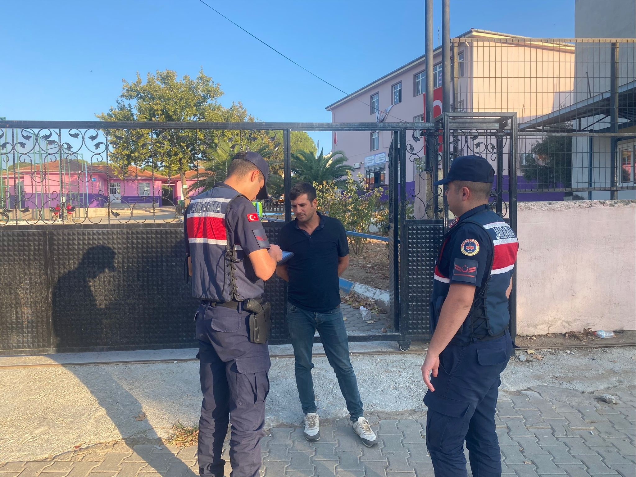 Salihli'de Huzurlu Okul Önleri Ve Huzurlu Sokaklar Uygulaması! (2)