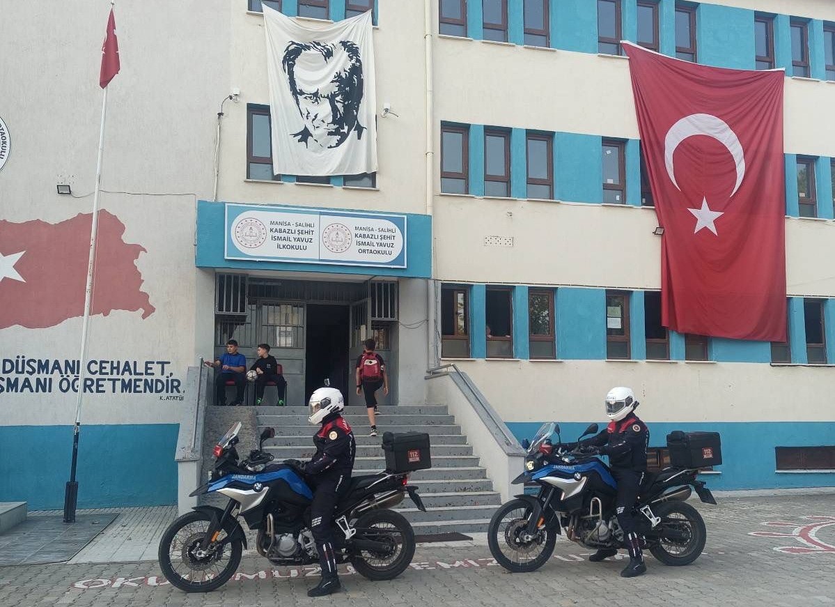 Salihli'de Huzurlu Okul Önleri Ve Huzurlu Sokaklar Uygulaması! (5)