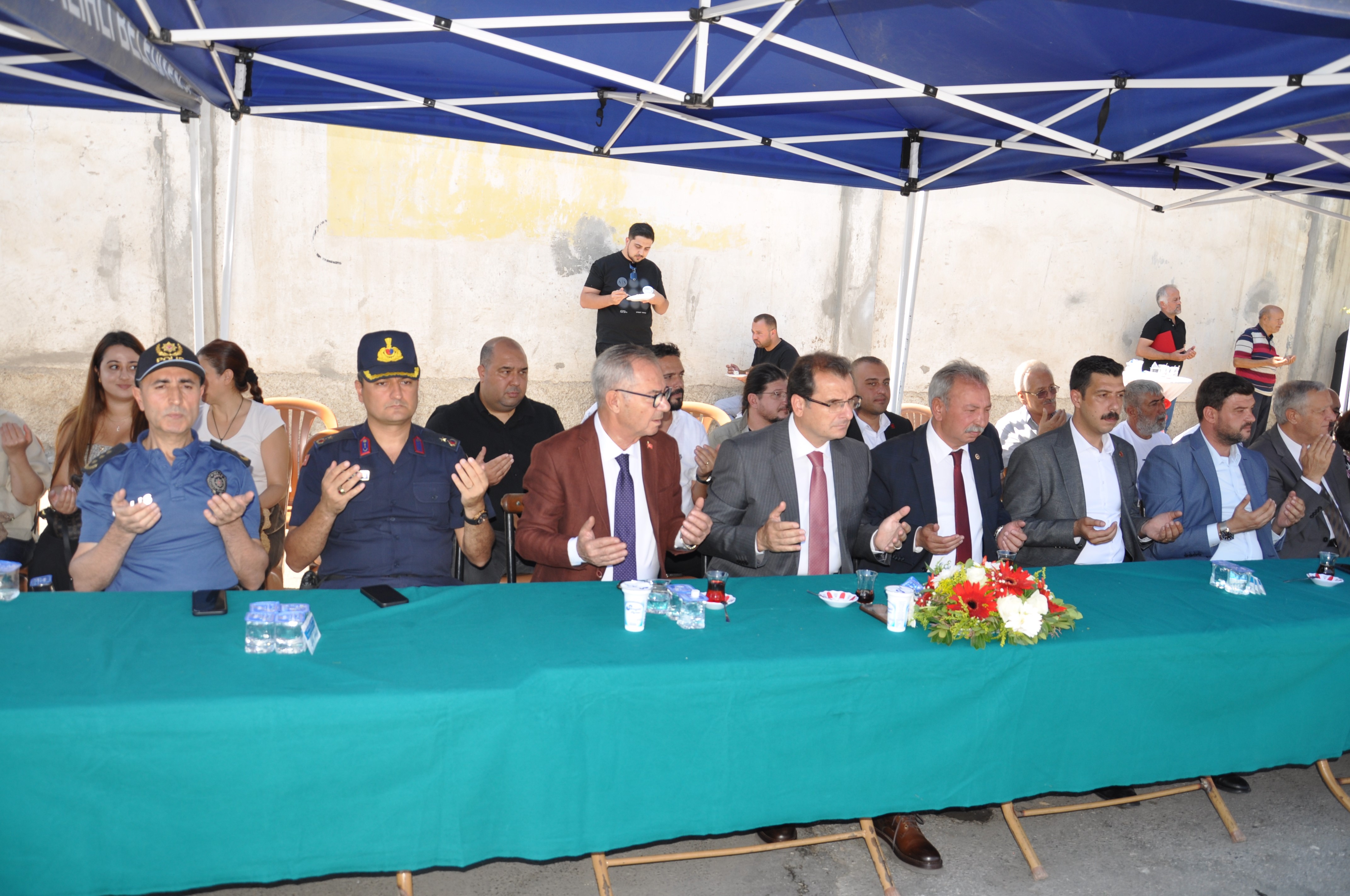 Salihli’de Yılın Ahi Beratı Ödülü 70 Yıllık Tamirci Tıraşcı’ya Verildi (4)