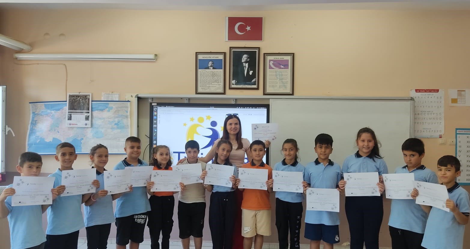 Sarıgöl'de E Twinning Projesi Ulusal Kalite Etiketi Almaya Hak Kazandı (4)