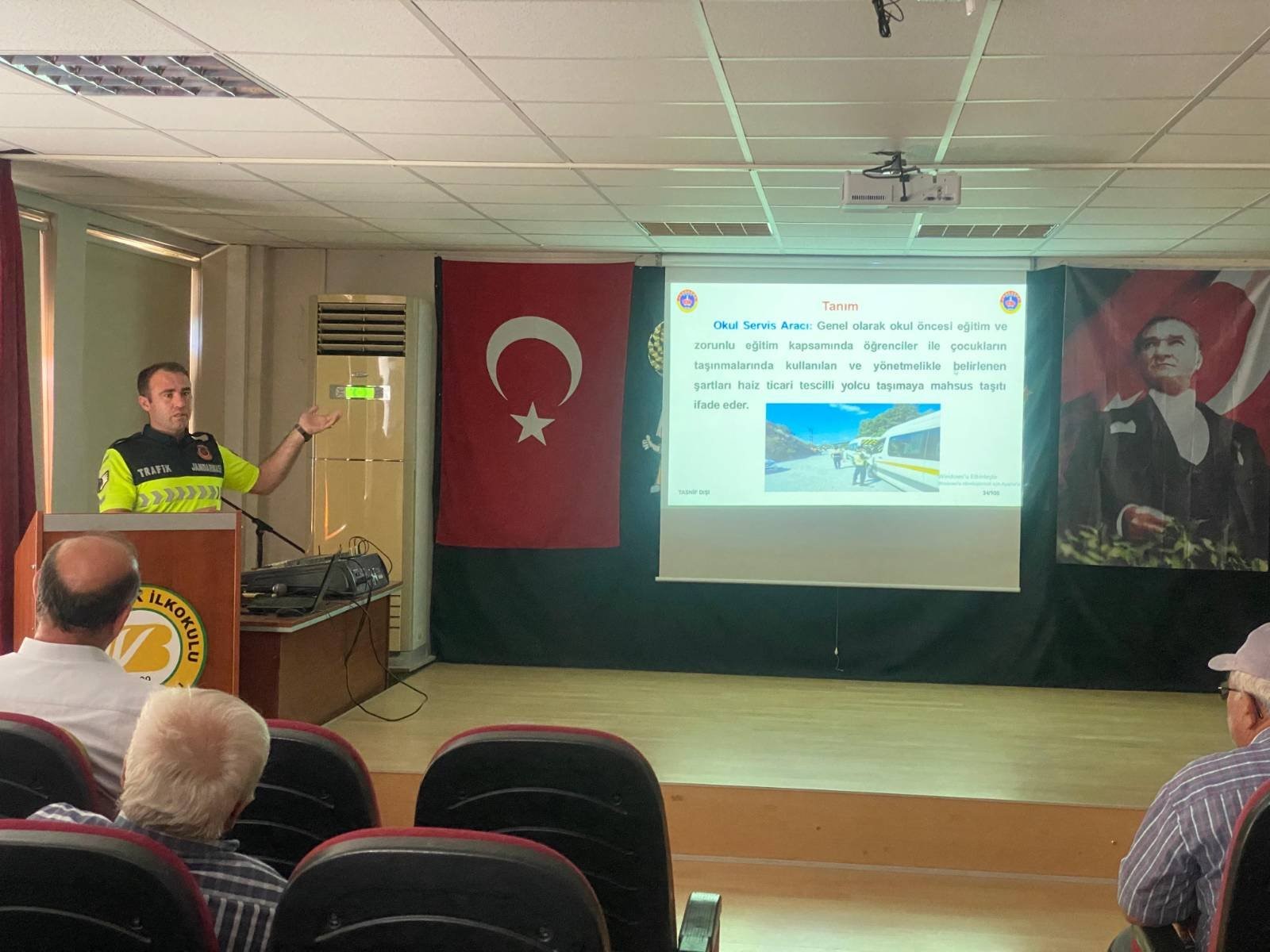 Servis Araçları Denetlenirken, Şoförlere Ise Bilgilendirme Seminer (3)