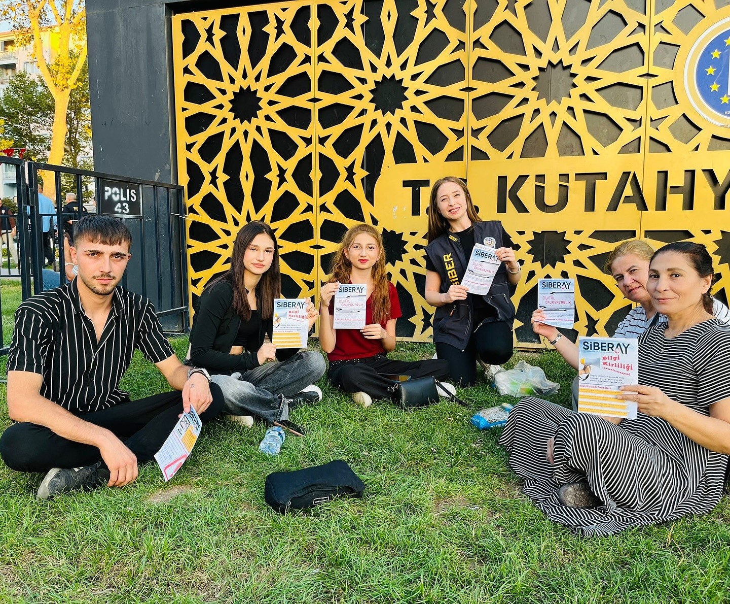 Si̇beray Ekiplerinden Sokakta Bilgilendirme Çalışmas (1)