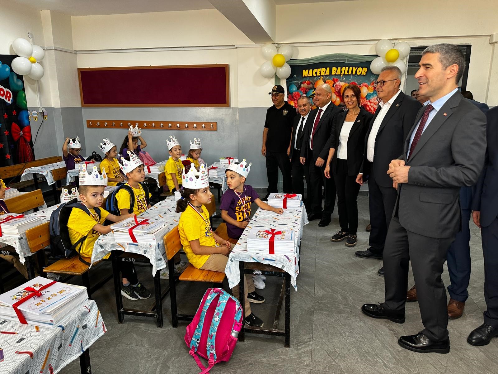Vali Aktaş, Ilk Ders Zilini Çaldı (4)