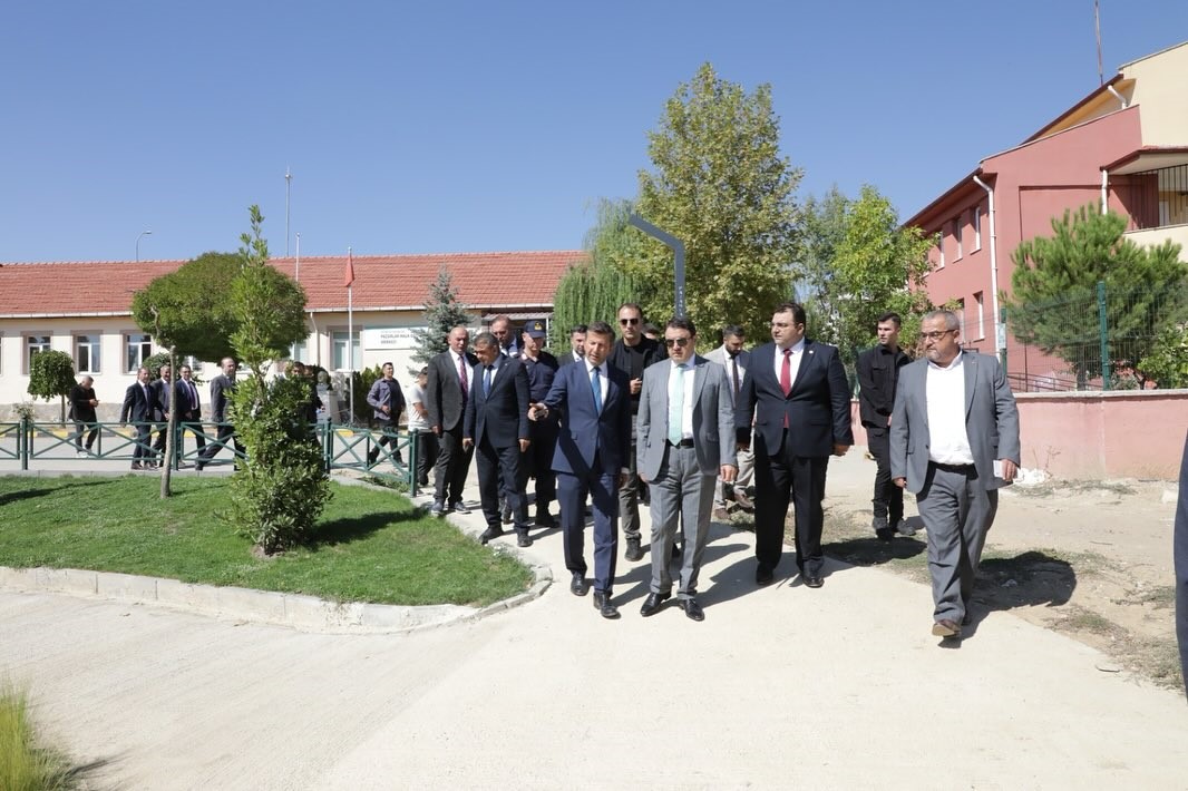 Vali Işın, Pazarlar'da Yürütülen Projeler Ve Yatırımları Inceledi (2)