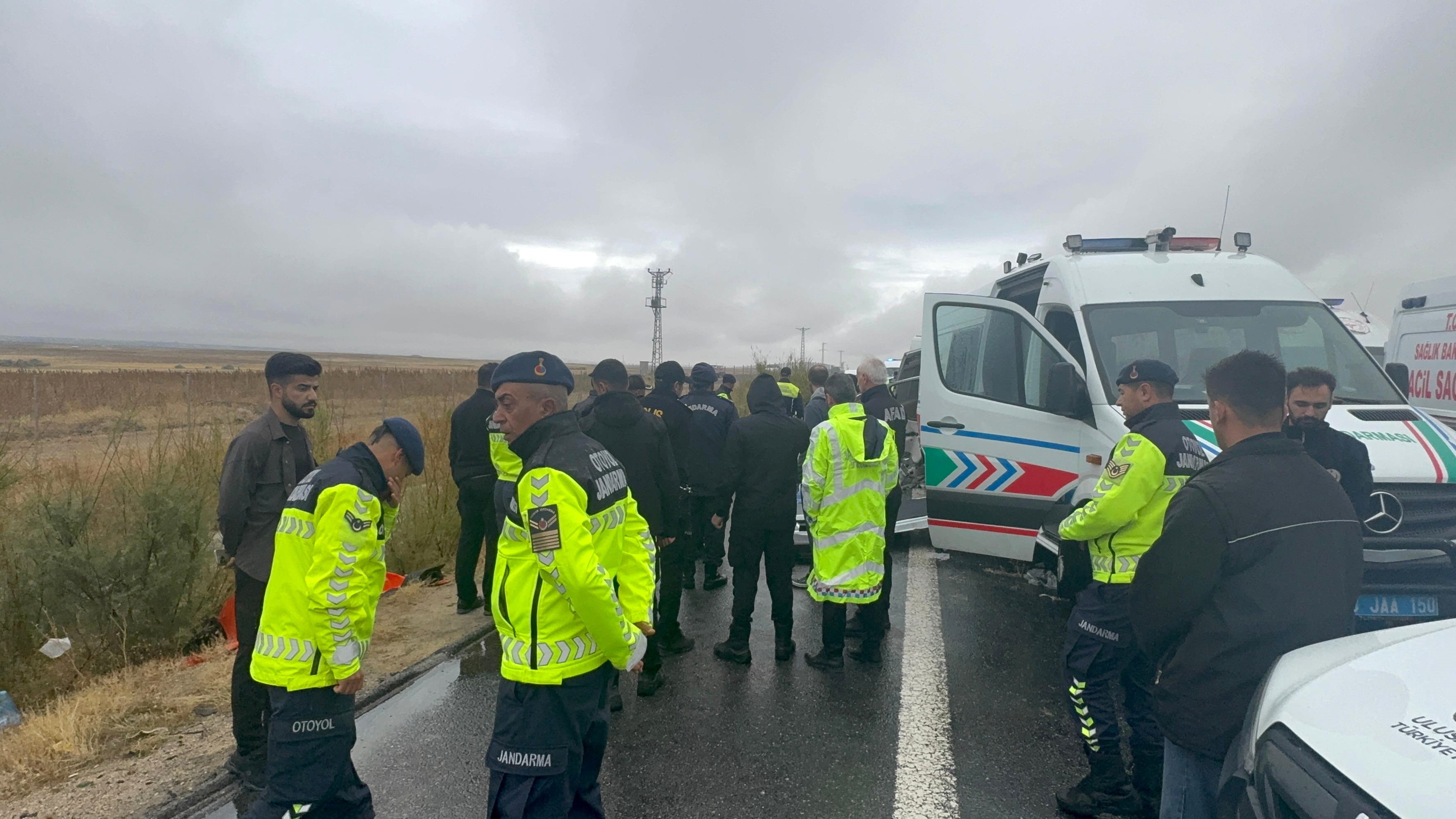 Vali Kumbuzoğlu Kazada 2 Jandarma Şehit Oldu, (3)