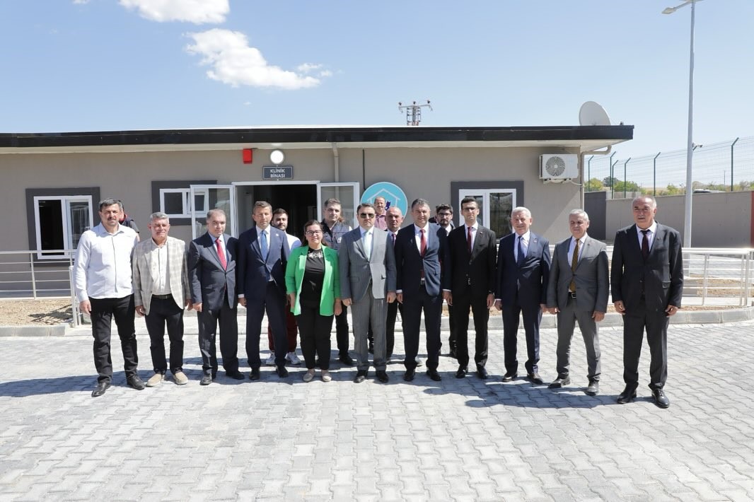 Valisi Işın'dan Yapımı Tamamlanan Hayvan Barınağında Inceleme! (2)