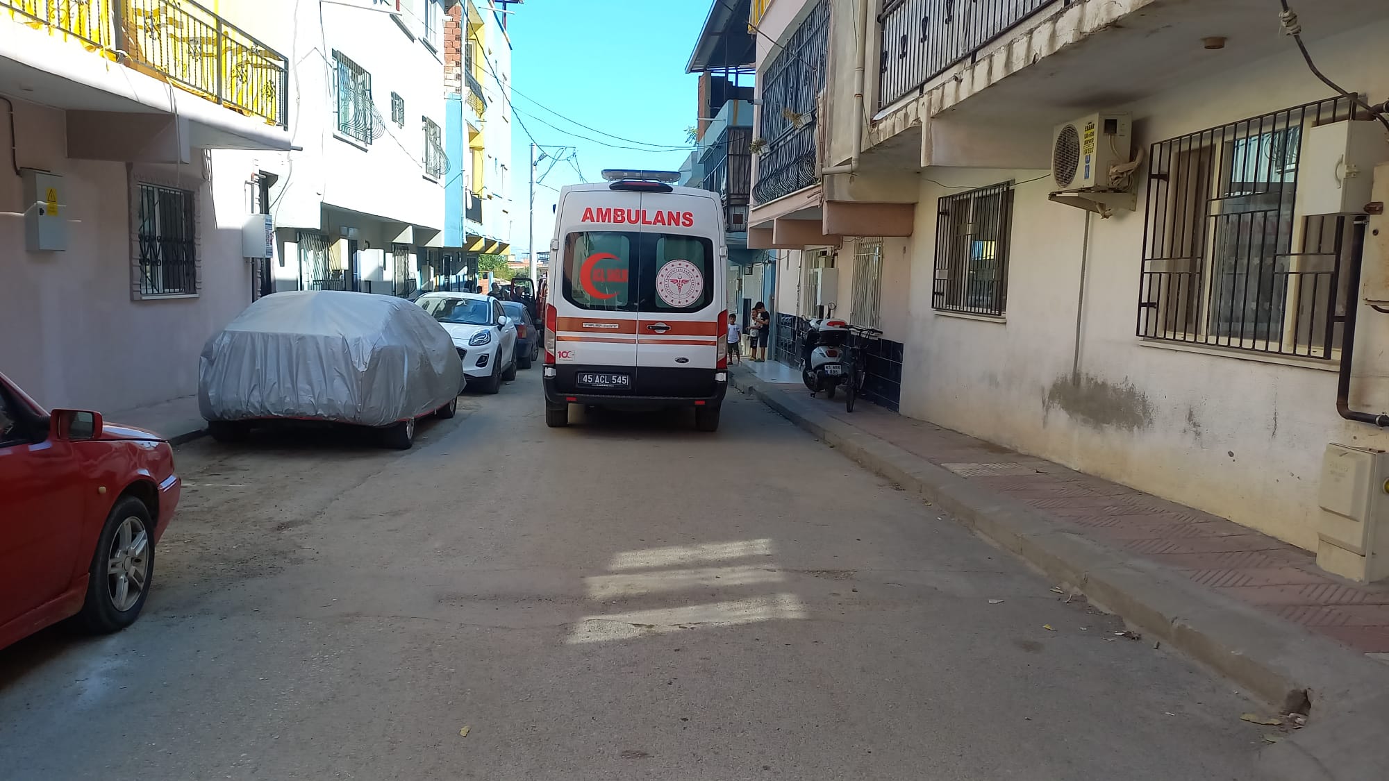 Yangın Paniği Dairede Maddi Hasar, İki Kişi Dumandan Etkilendi (2)
