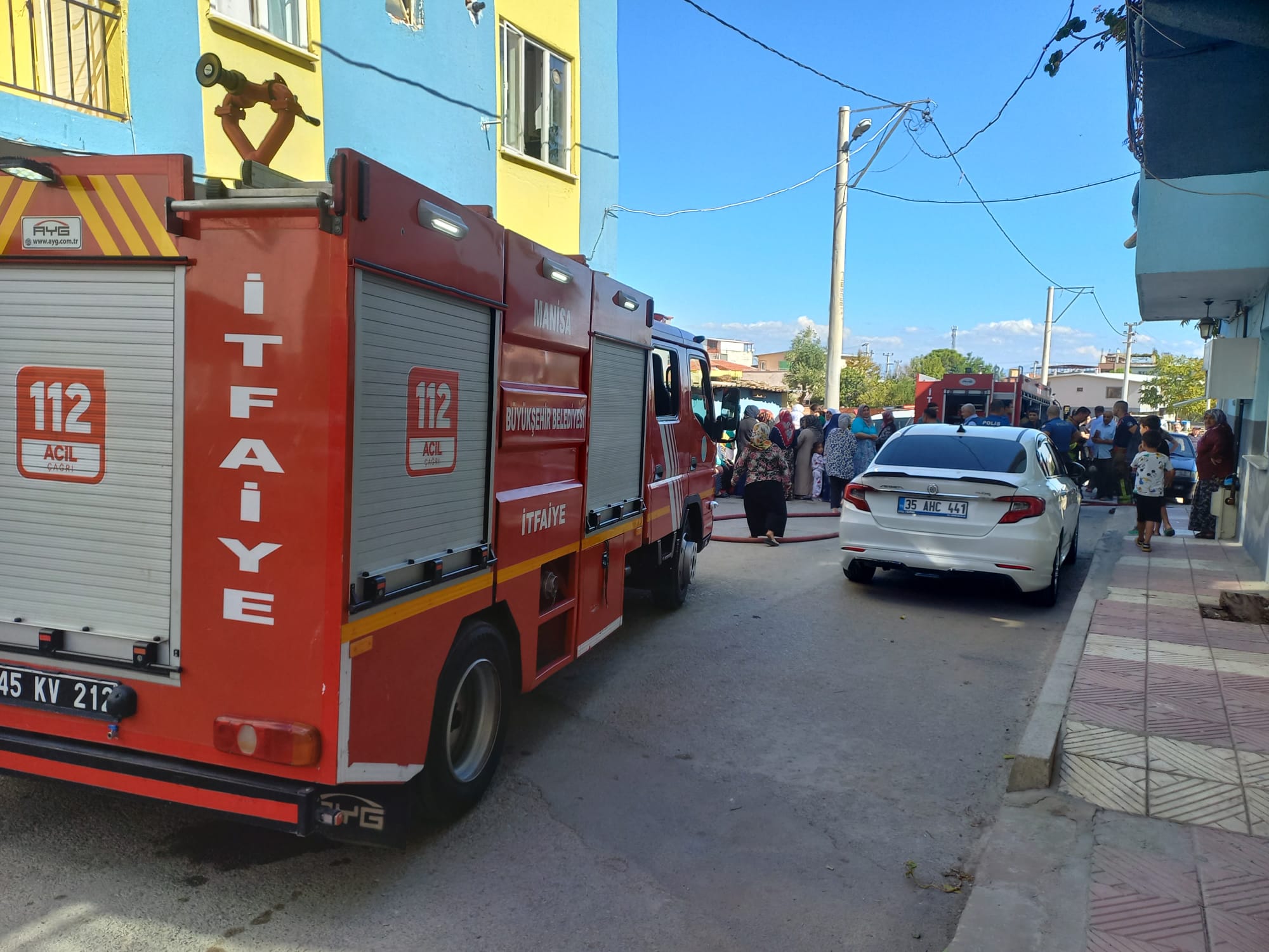 Yangın Paniği Dairede Maddi Hasar, İki Kişi Dumandan Etkilendi (4)