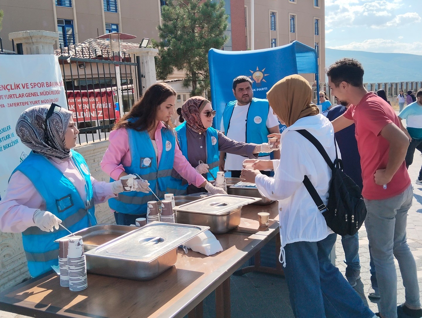 Yeni Üniversite Öğrencilerine Çorba Ikramı (1)