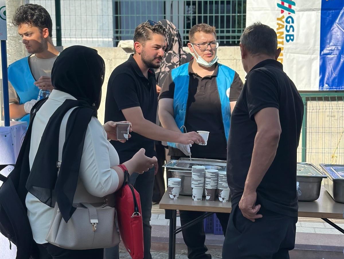 Yeni Üniversite Öğrencilerine Çorba Ikramı (2)