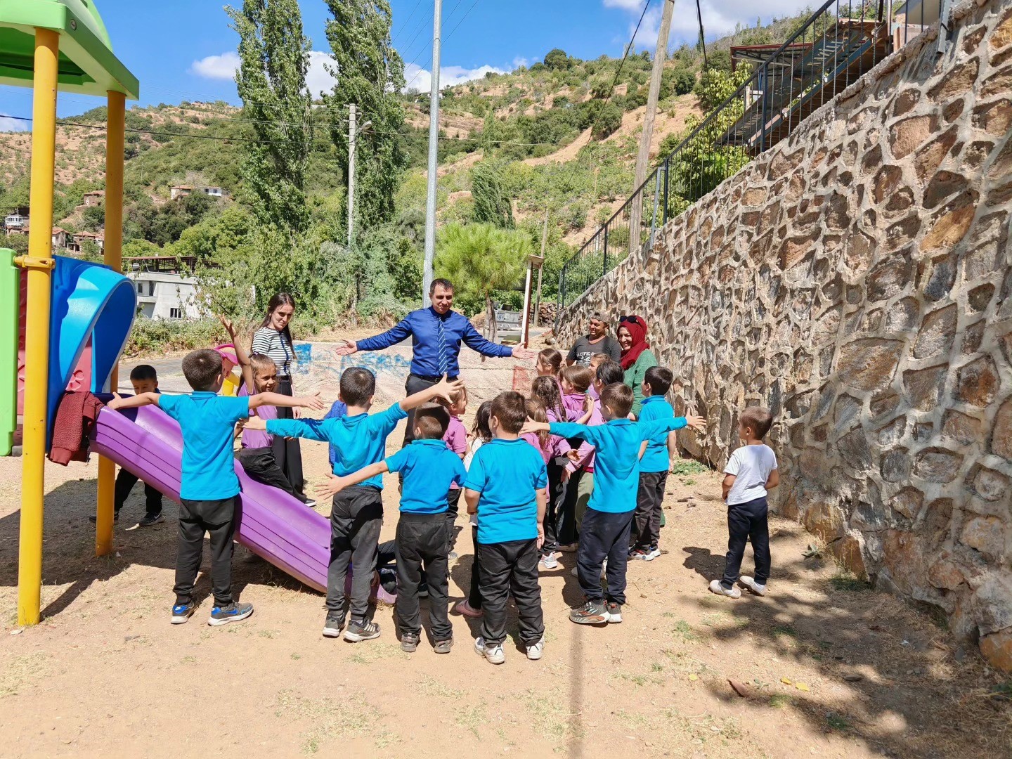 Zeytin Fidanlarını Toprakla Buluşturdu (2)