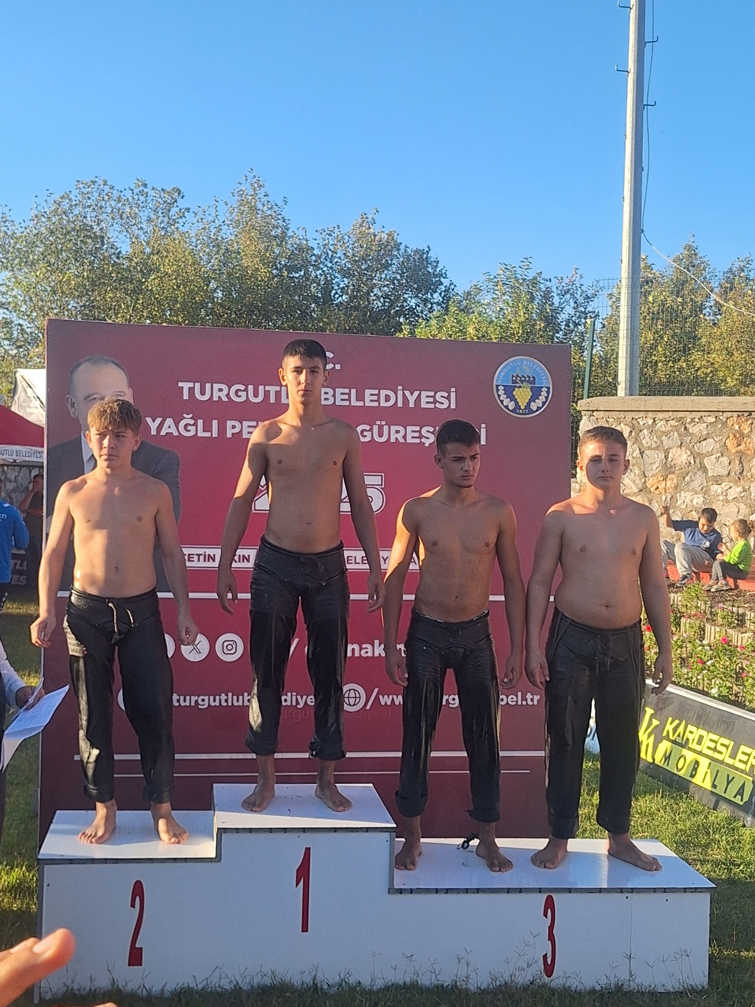 Sarıgöllü güreşçiler şov yaptı