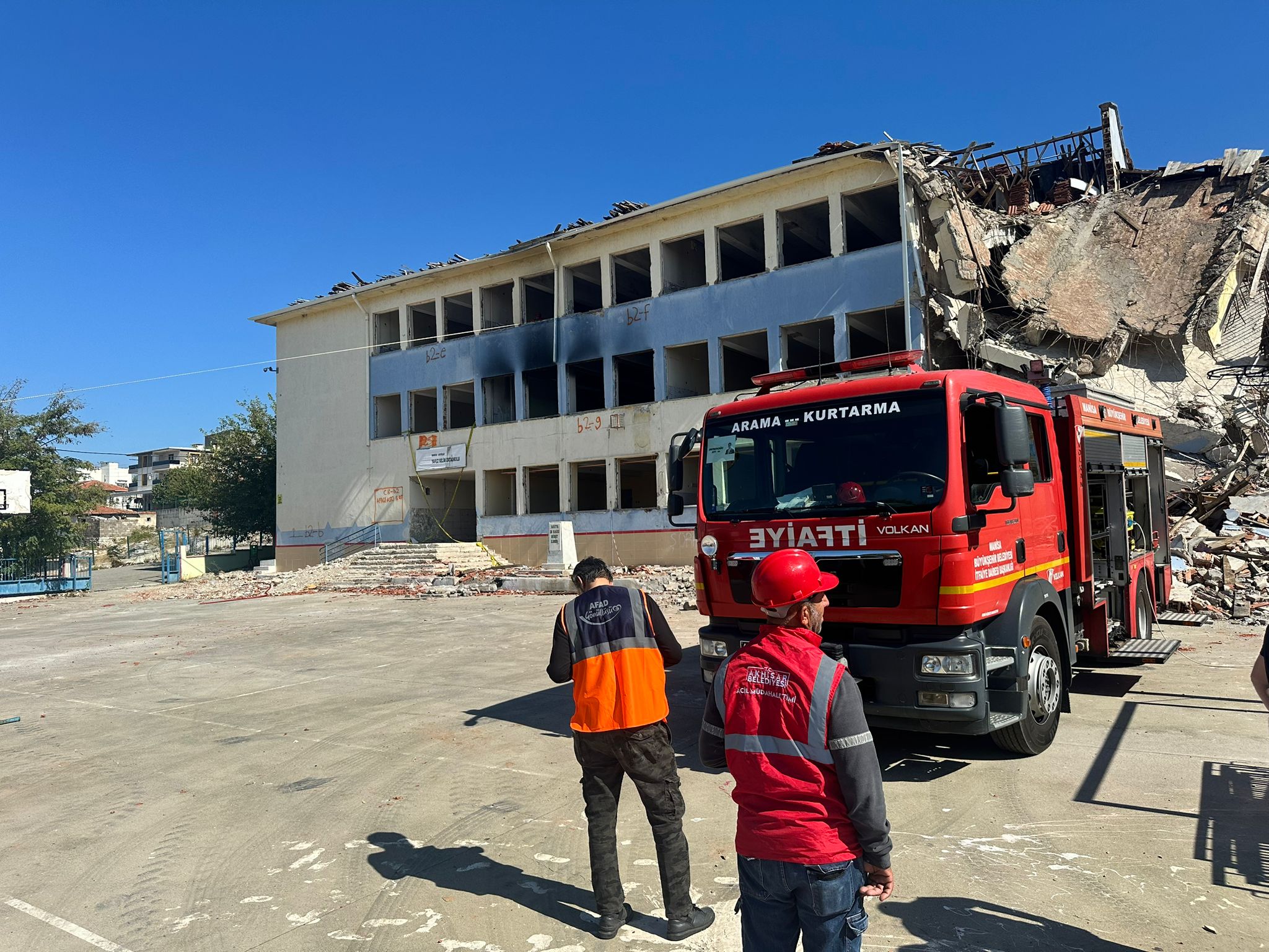 Manisa'da arama kurtarma ekipleri hazırlıklarını sürdürüyor-.1
