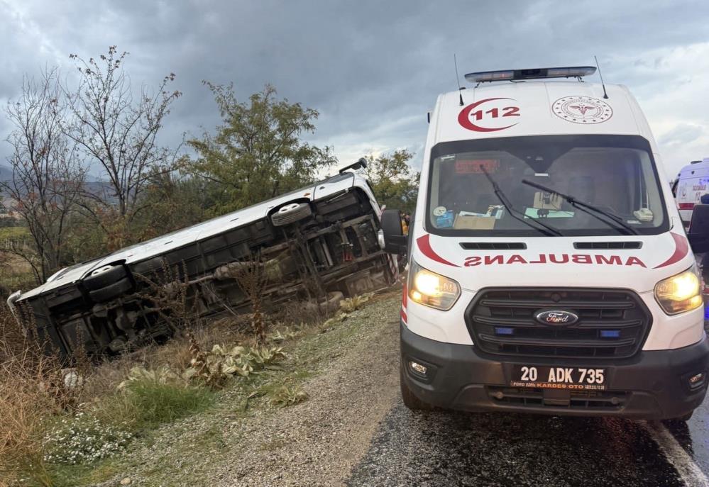 Kaza sonrasında hayatını kaybeden 2 kişinin cenazeleri otopsi yapılmak üzere adli tıp kurumu morguna kaldırıldı.