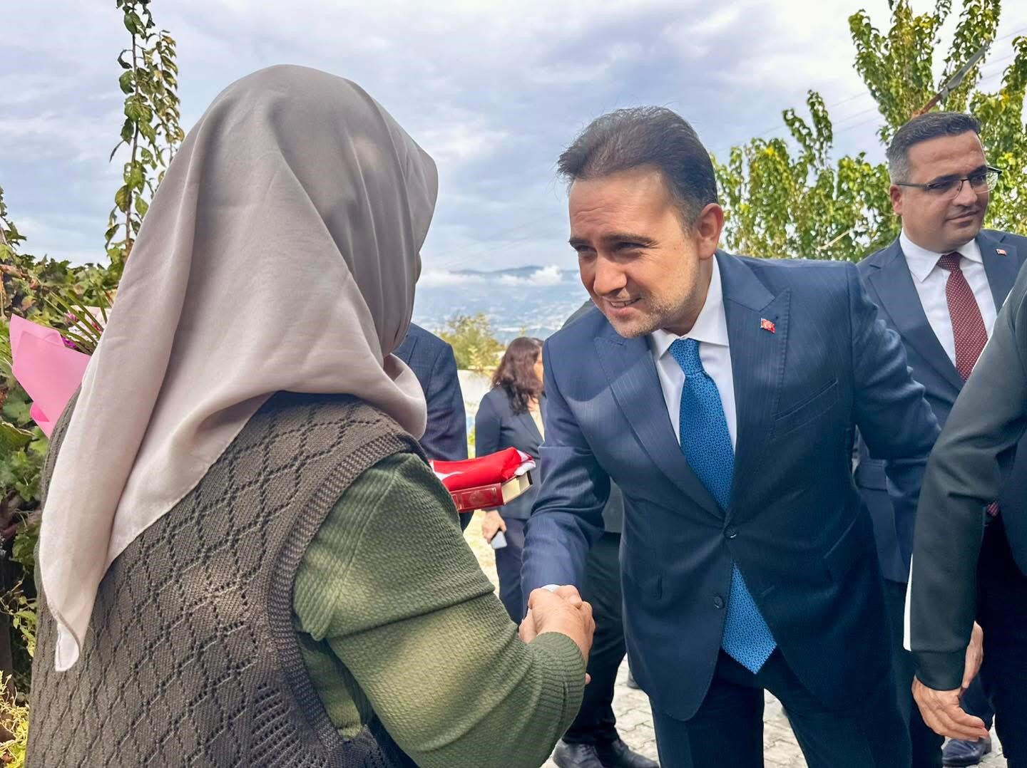 Vali Özkan’dan şehit ailesine anlamlı ziyaret-.1.
