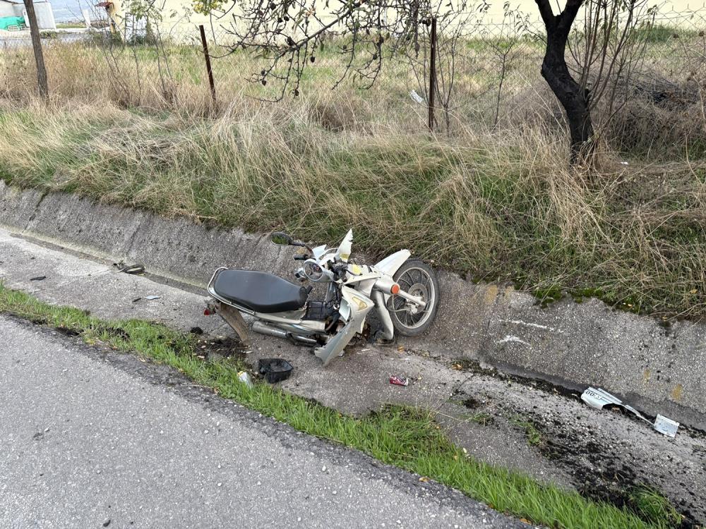 Çarpışmanın şiddetiyle motosiklet üzerinde savrulan sürücü olay yerinde hayatını kaybetti.