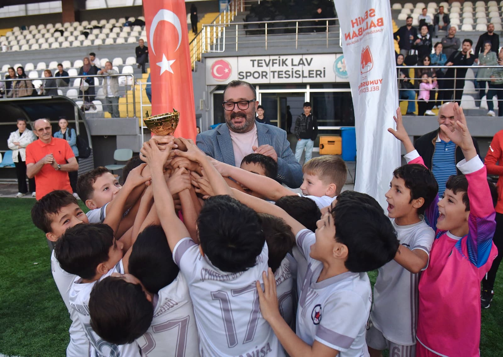 Manisa'da cumhuriyet coşkusu turnuvayla taçlandı-1.2.3..