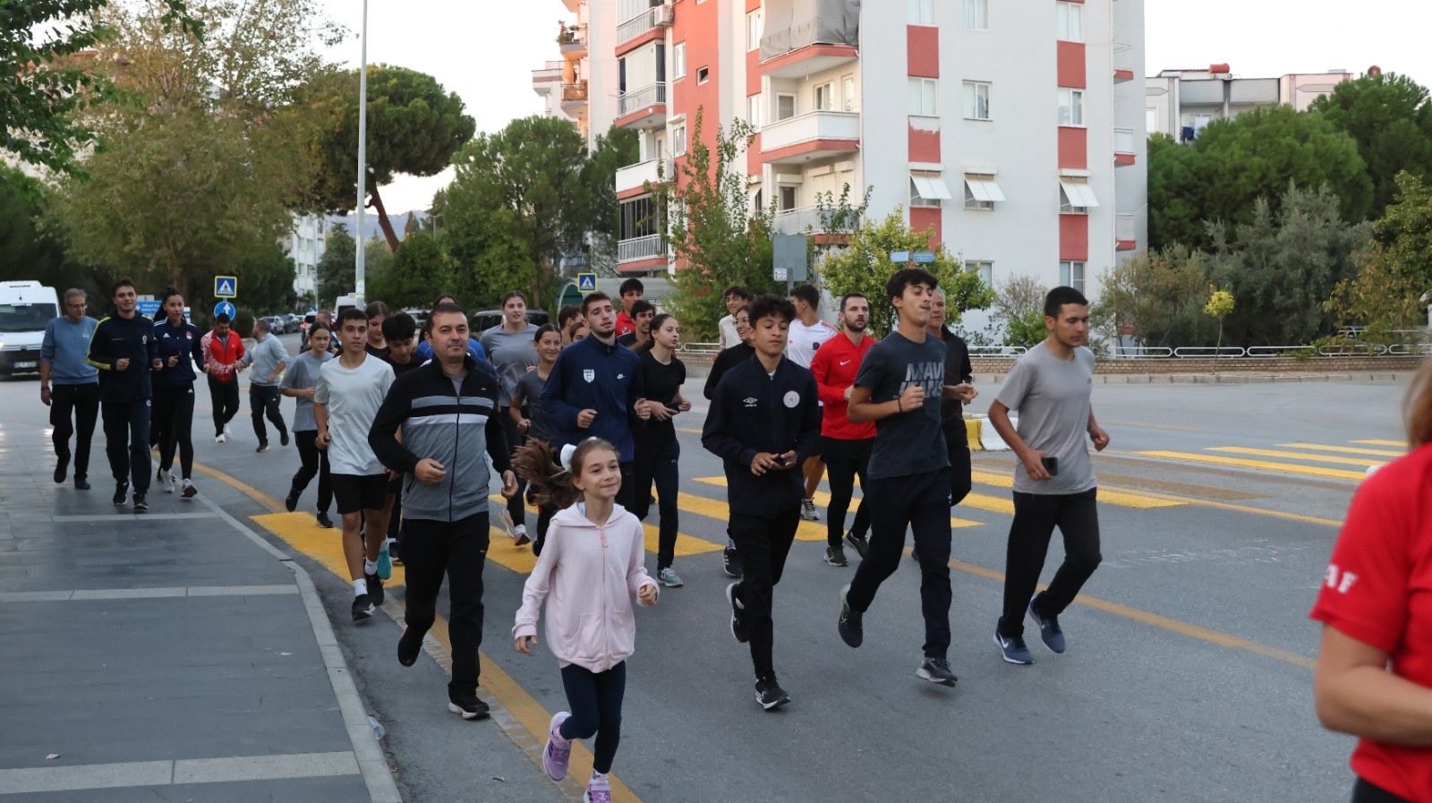 Ege'de 'Halk Koşusu' Etkinliğine Yoğun Katılım! (2)