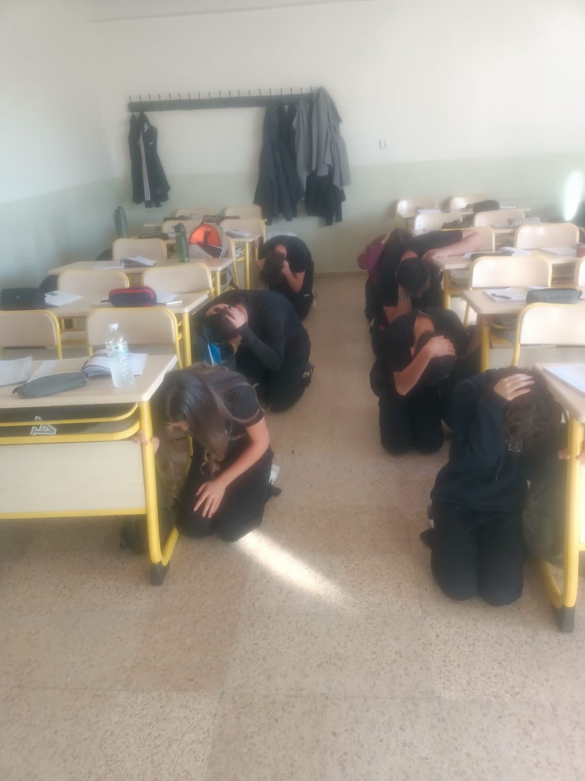 Ege'de Lise Öğrencilerine Deprem Tahliye Tatbikatı (2)