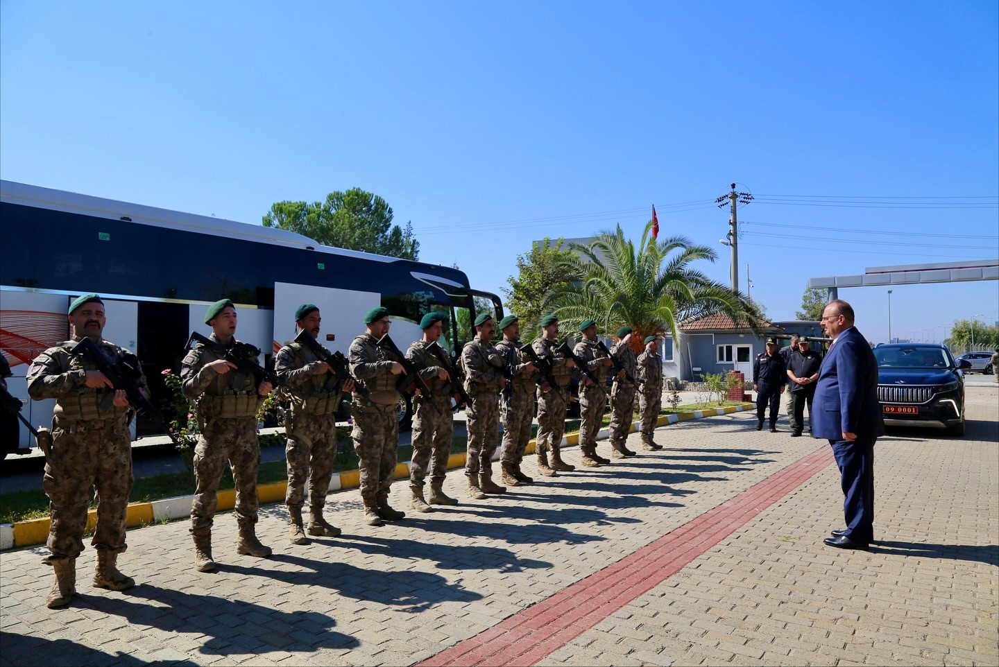 Ege'de Polisler Dualarla Uğurlandı (1)