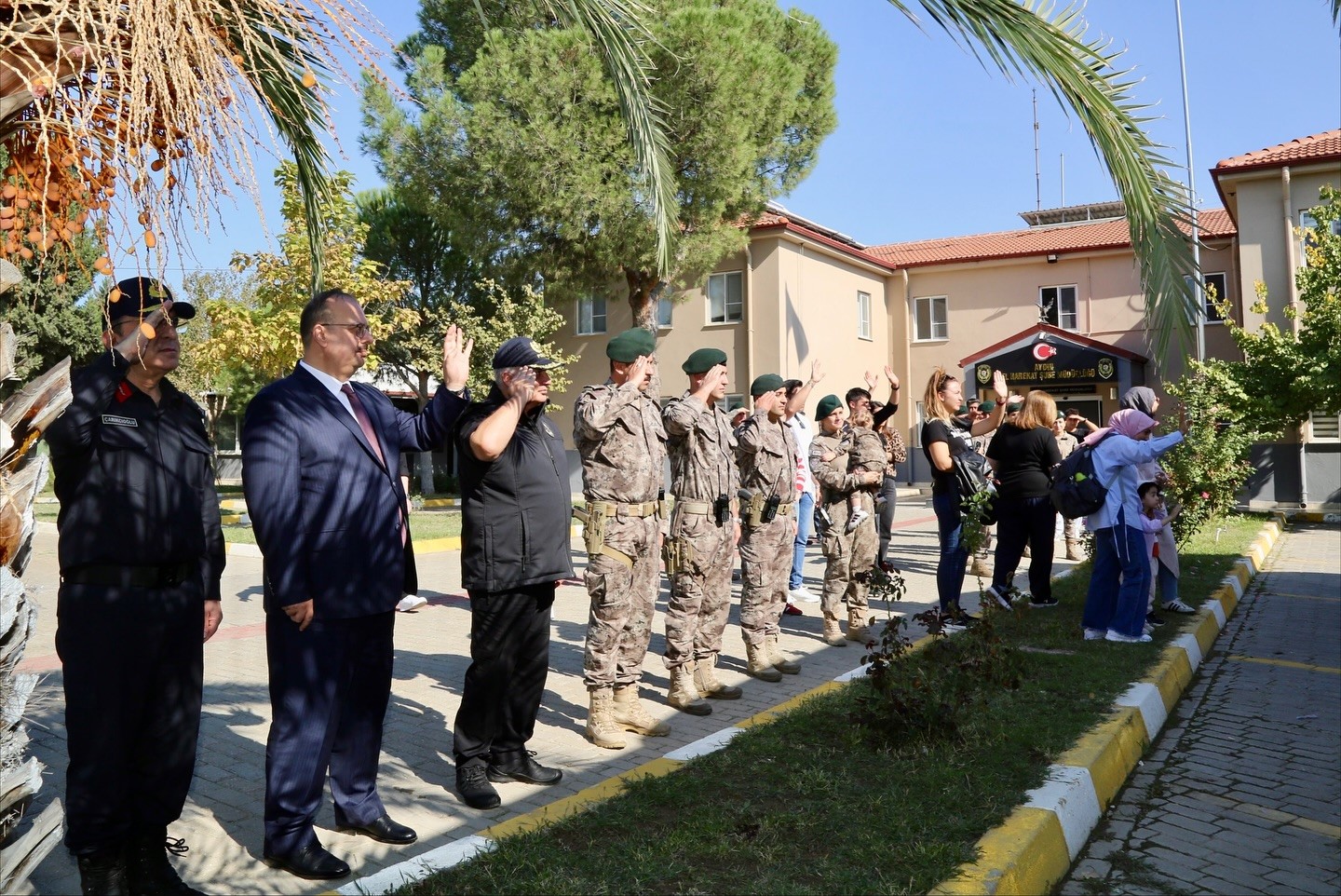 Ege'de Polisler Dualarla Uğurlandı (3)