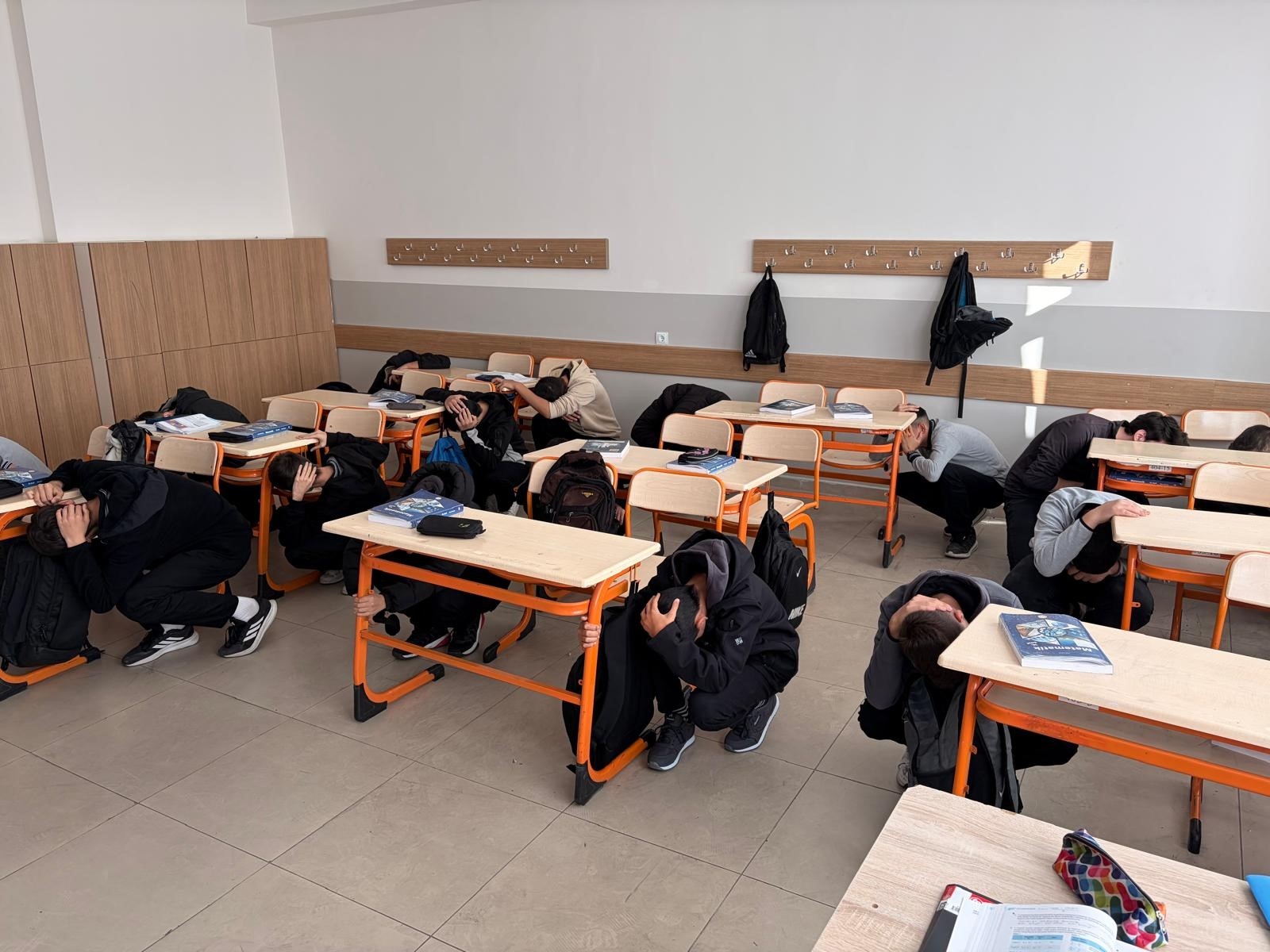 Ege'de Tüm Okullarda Eş Zamanlı Tatbikat! (1)