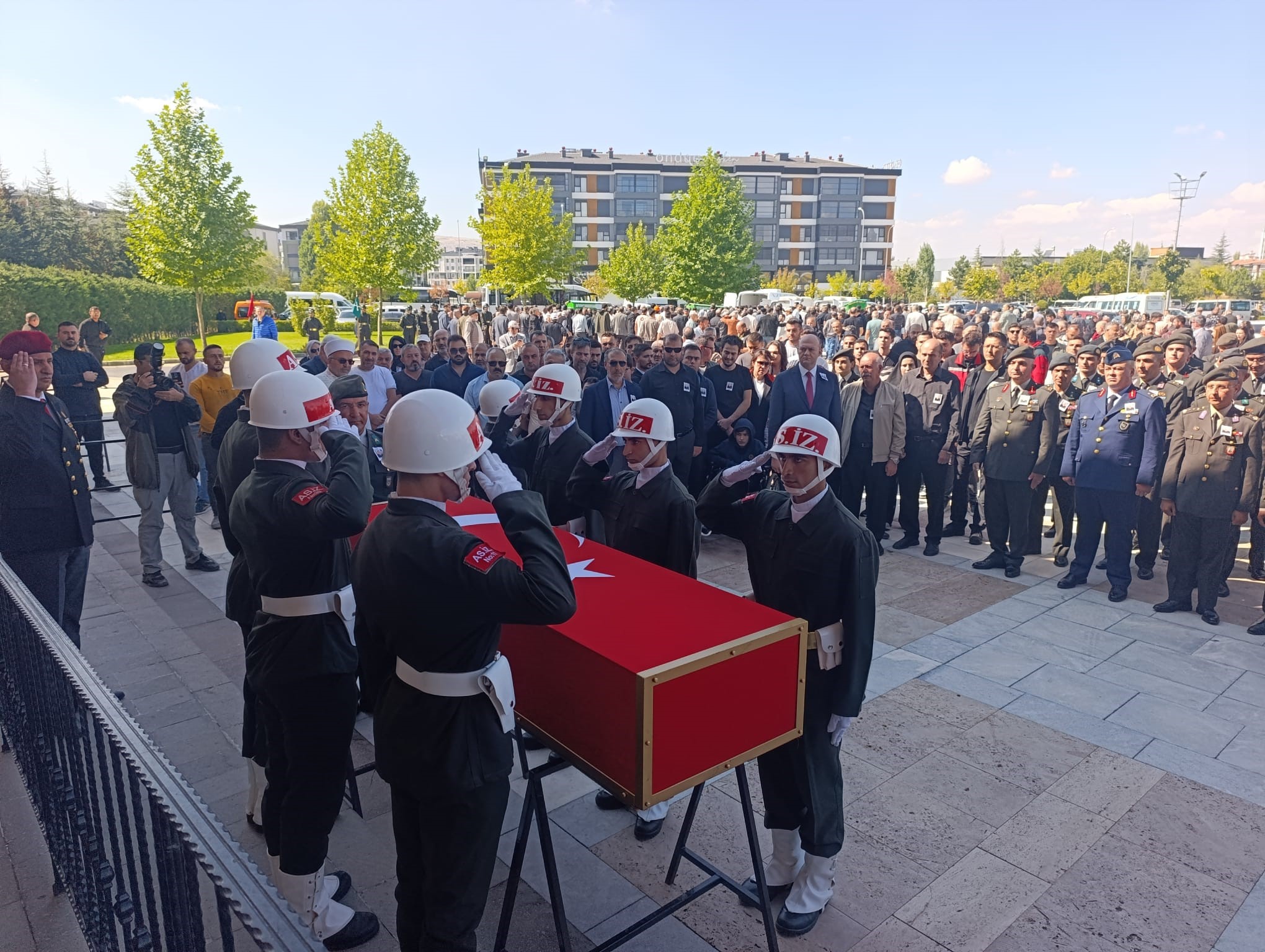 Ehit Olan Teğmen Memleketi Afyonkarahisar'da Son Yolculuğuna Uğurlandı (2)