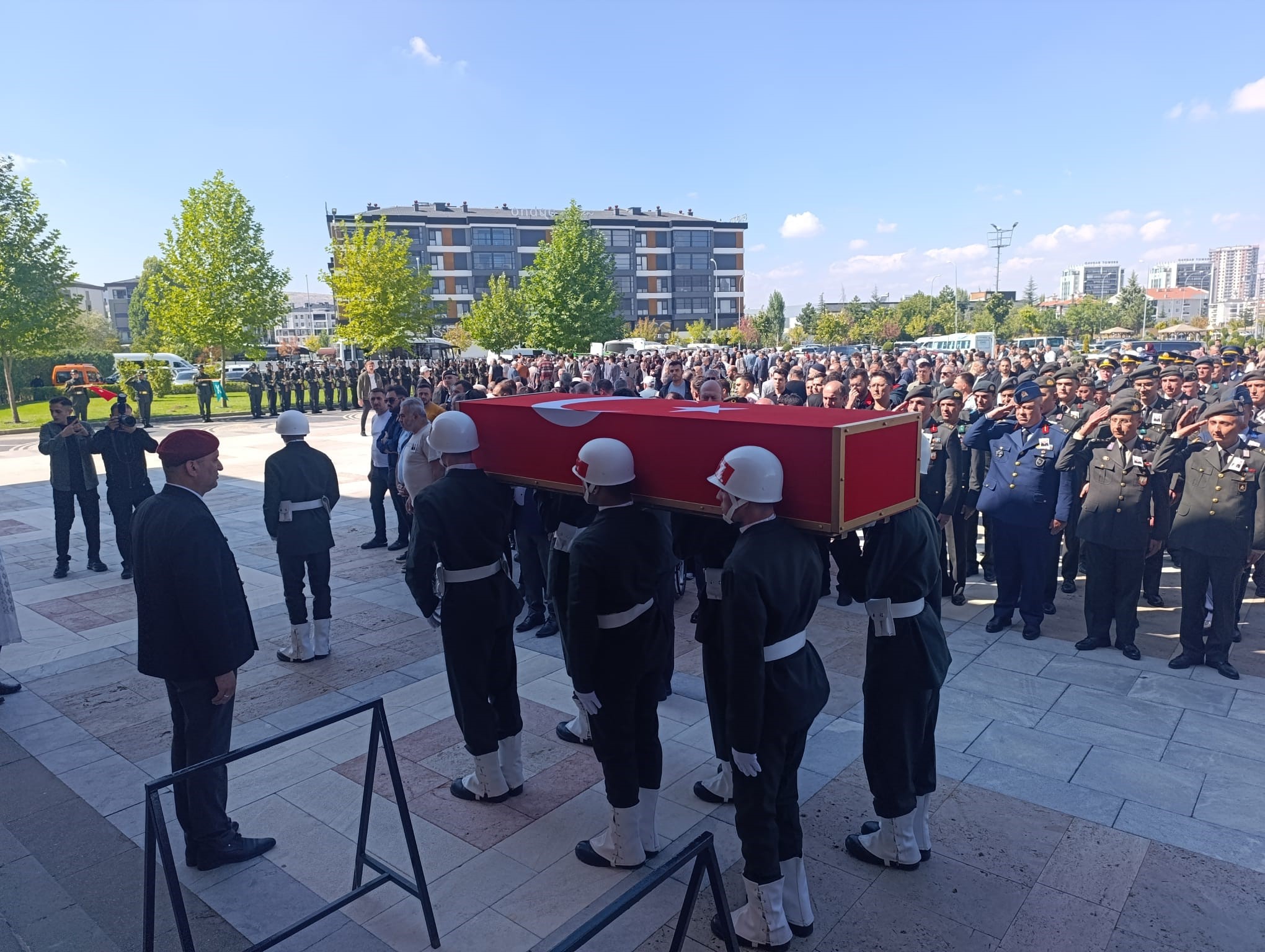 Ehit Olan Teğmen Memleketi Afyonkarahisar'da Son Yolculuğuna Uğurlandı (3)