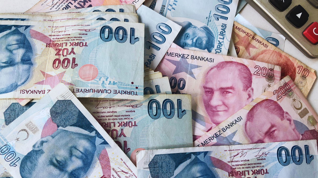 Yapılacak düzenlemeyle yaklaşık 10 milyon kişinin 100 milyar TL'yi aşan GSS borcu ertelenecek.
