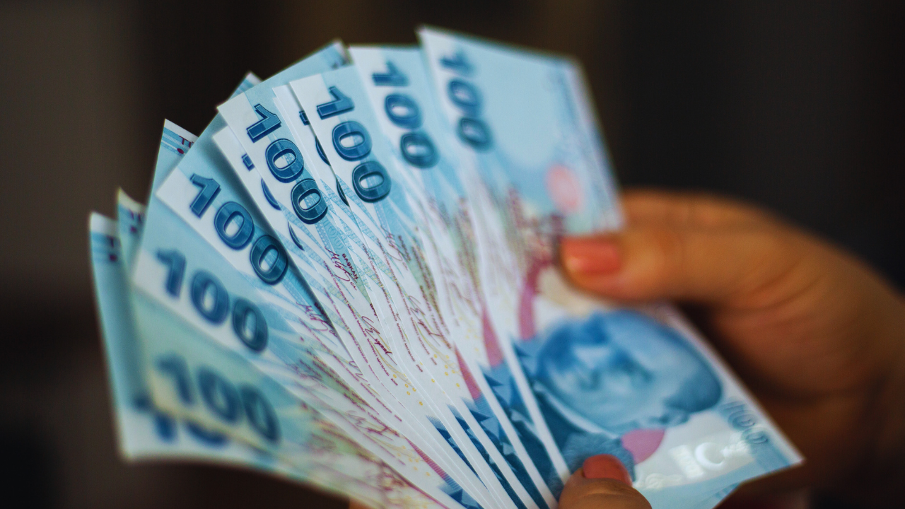 Bir af olmaktan çok, ödeme gücü bulunmayan vatandaşlara sağlanan önemli bir kolaylık olarak kabul edilen bu uygulama ile, maddi sıkıntı çeken kişilerin sağlık sigortası prim borçlarının yükü devlet tarafından üstlenilmiş olacak.
