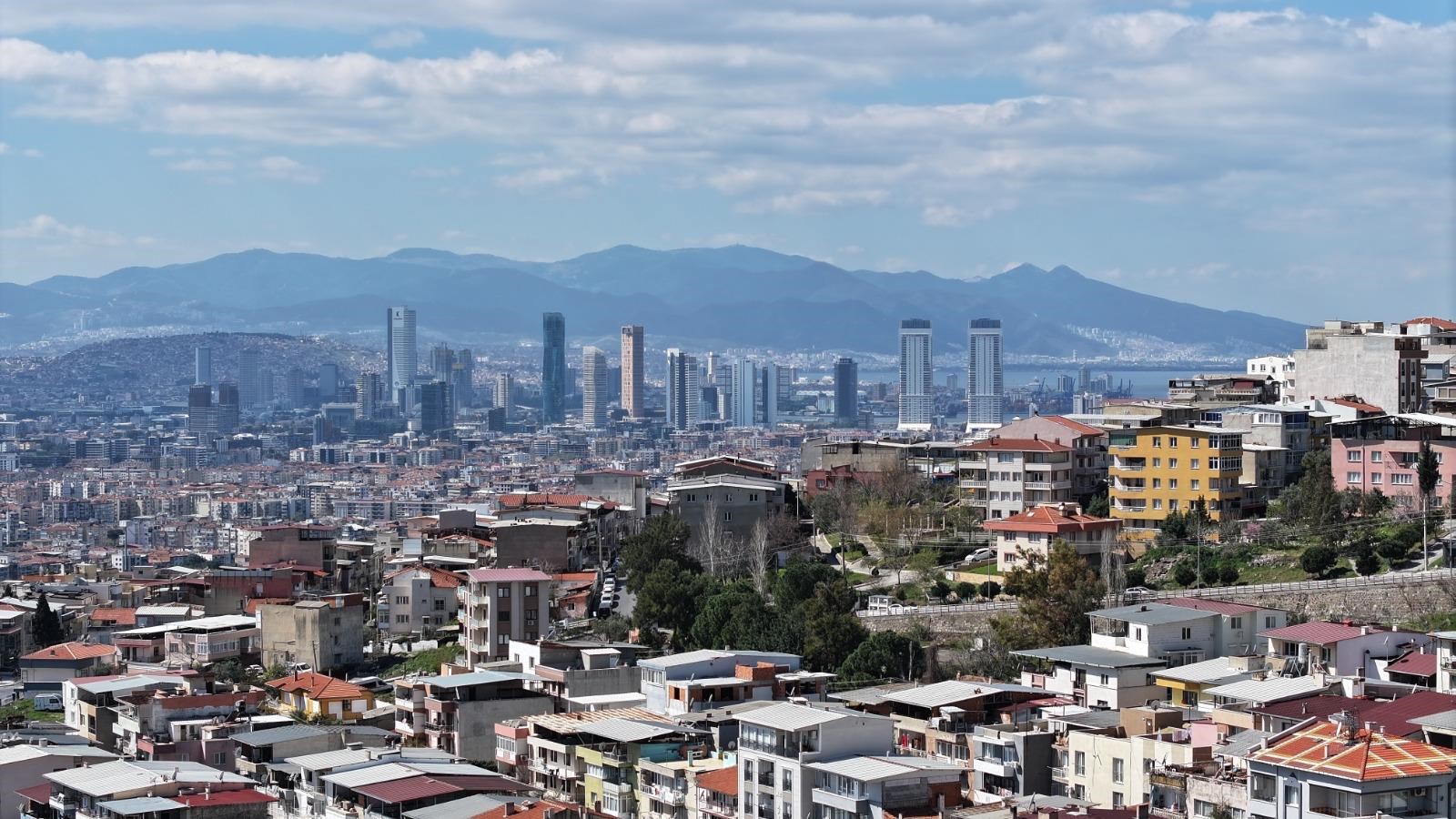 Izmir'de Çok Yönlü Araştırma (1)