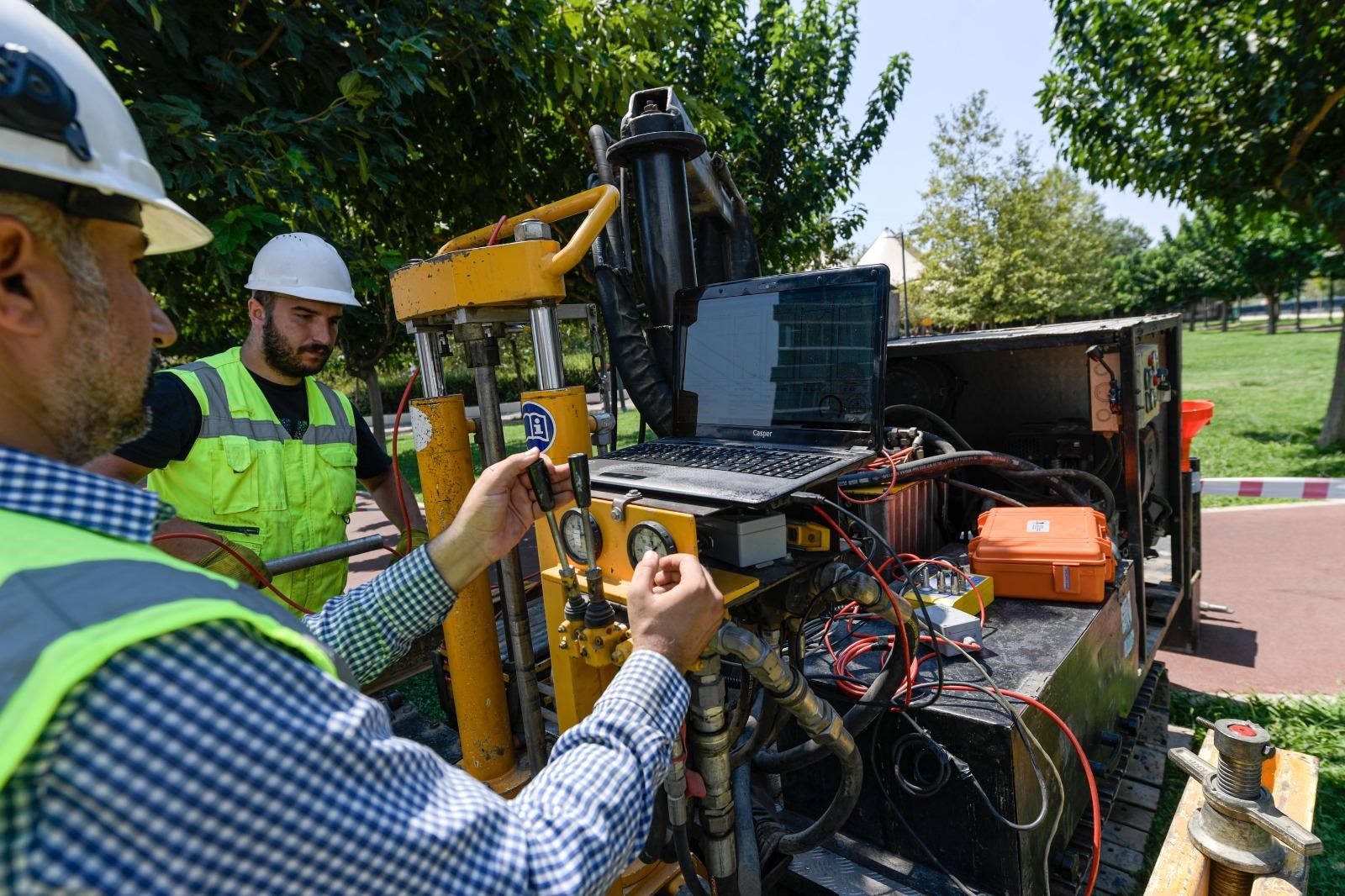 Izmir'de Çok Yönlü Araştırma (3)