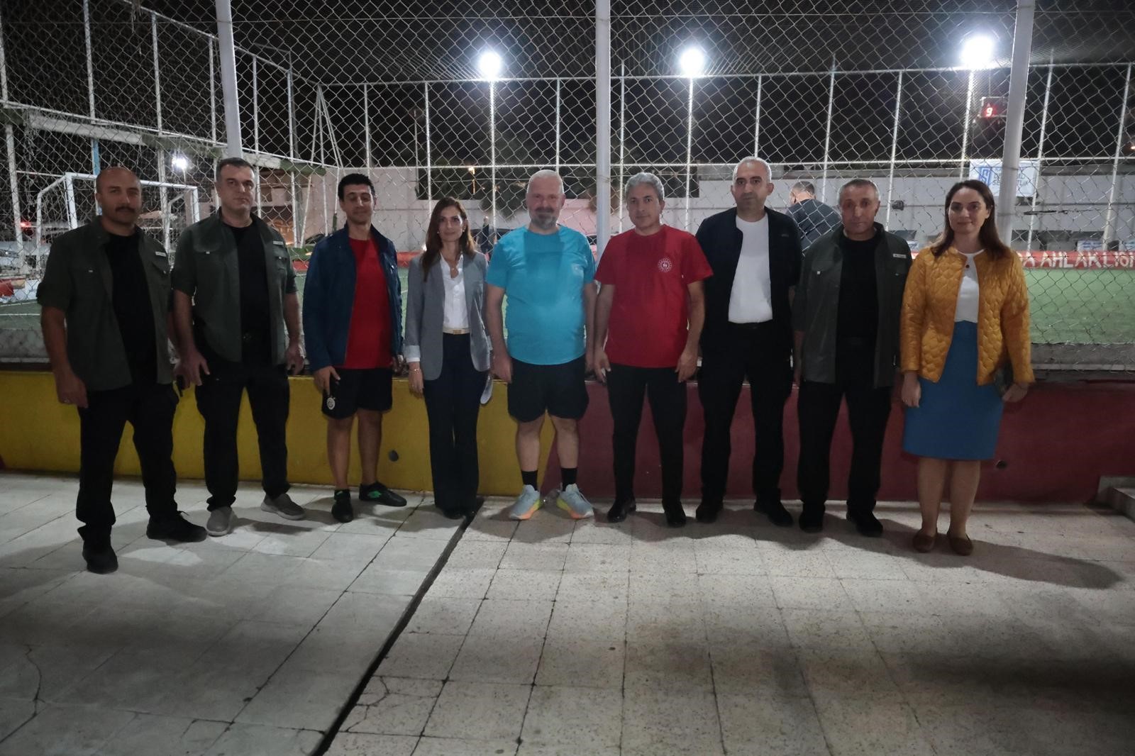 İzmir'de Örnek Etkinlik Gençler Sahada Buluştu (2)