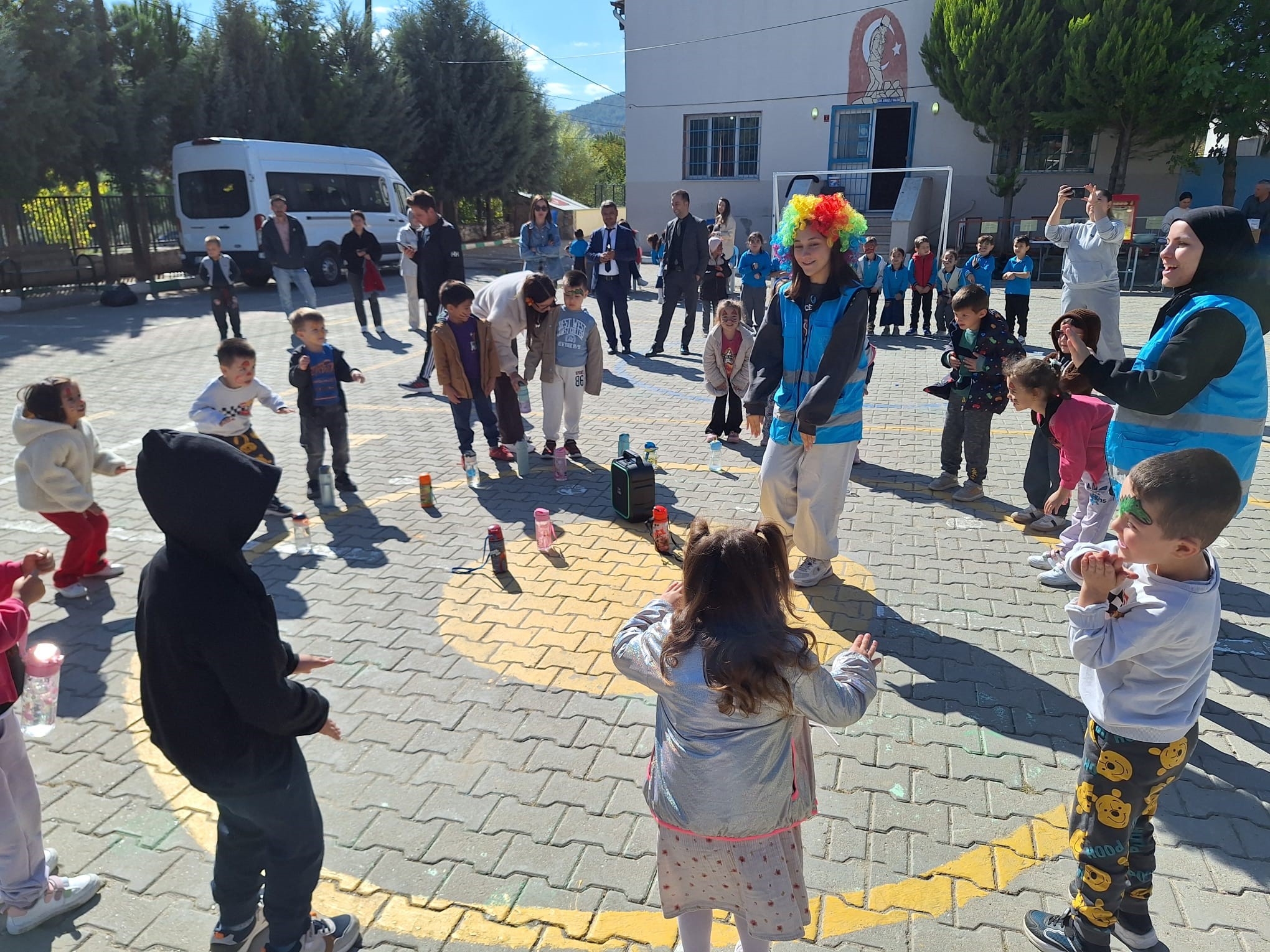 Kavaklıdere'de Gönüllü Gençlerden Miniklere Tiyatro Keyfi (3)