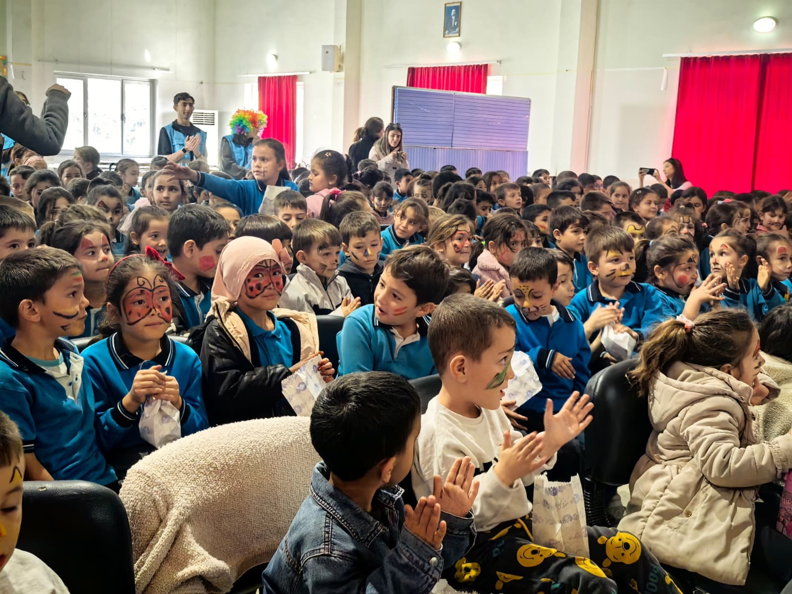 Kavaklıdere'de Gönüllü Gençlerden Miniklere Tiyatro Keyfi (4)