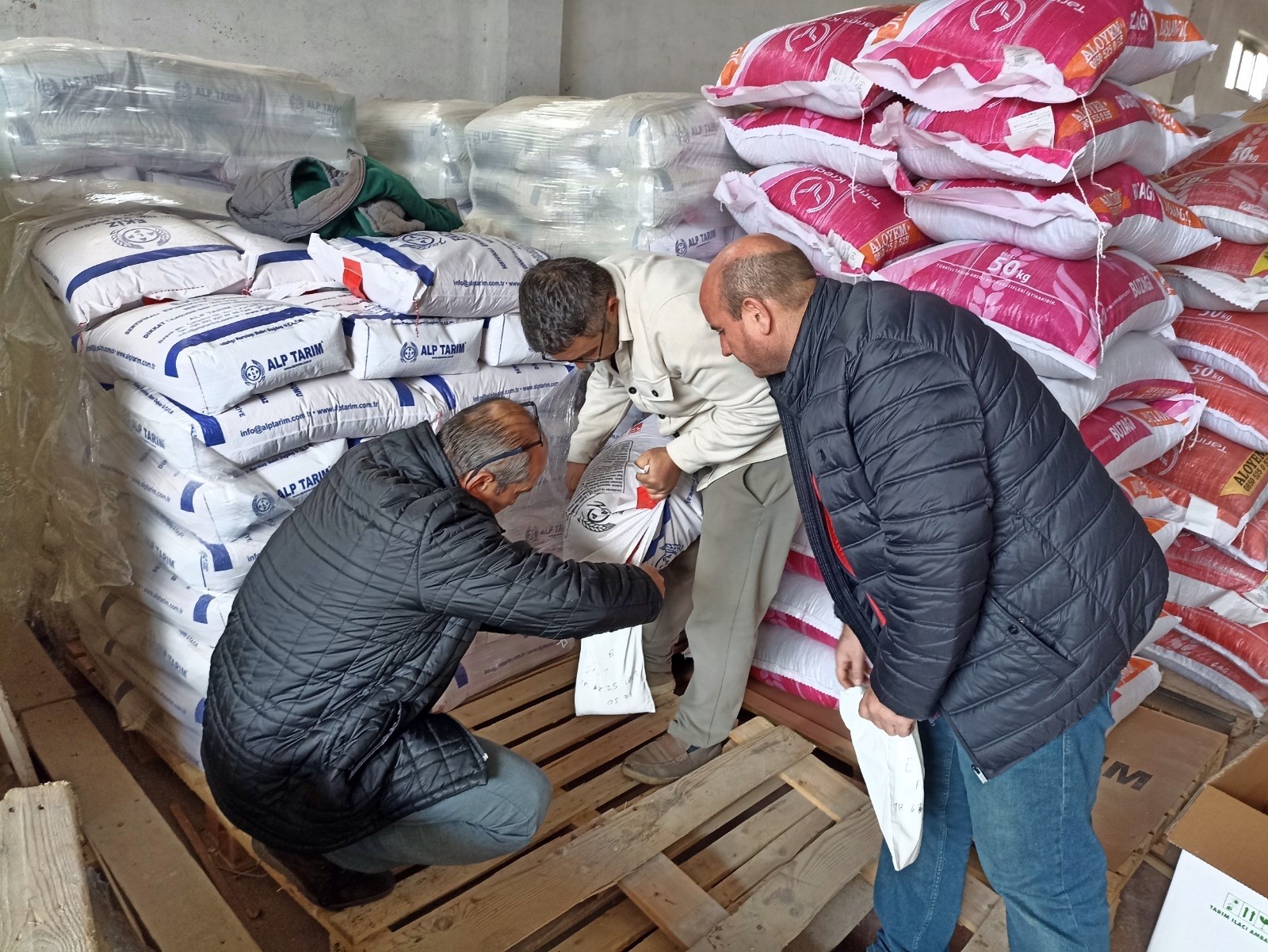 Kütahya İl Tarım Ve Orman Müdürlüğü Ekipleri, Hububat Ekimi Öncesinde Il Genelindeki Tohum Bayilerinde Kapsamlı Denetimler Gerçekleştirdi (1)