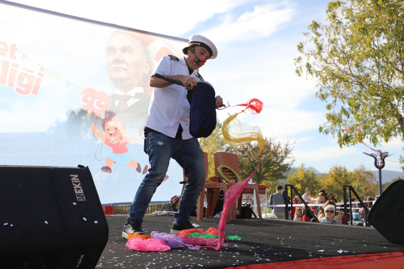 Manisa'da Çocuklar Cumhuriyet Etkinliğinde Gönüllerince Eğlendi (4)