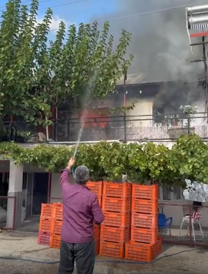 Manisa'nın Alaşehir Ilçesine Bağlı Girelli Mahallesi'nde Meydana Geldi. Ma (2)