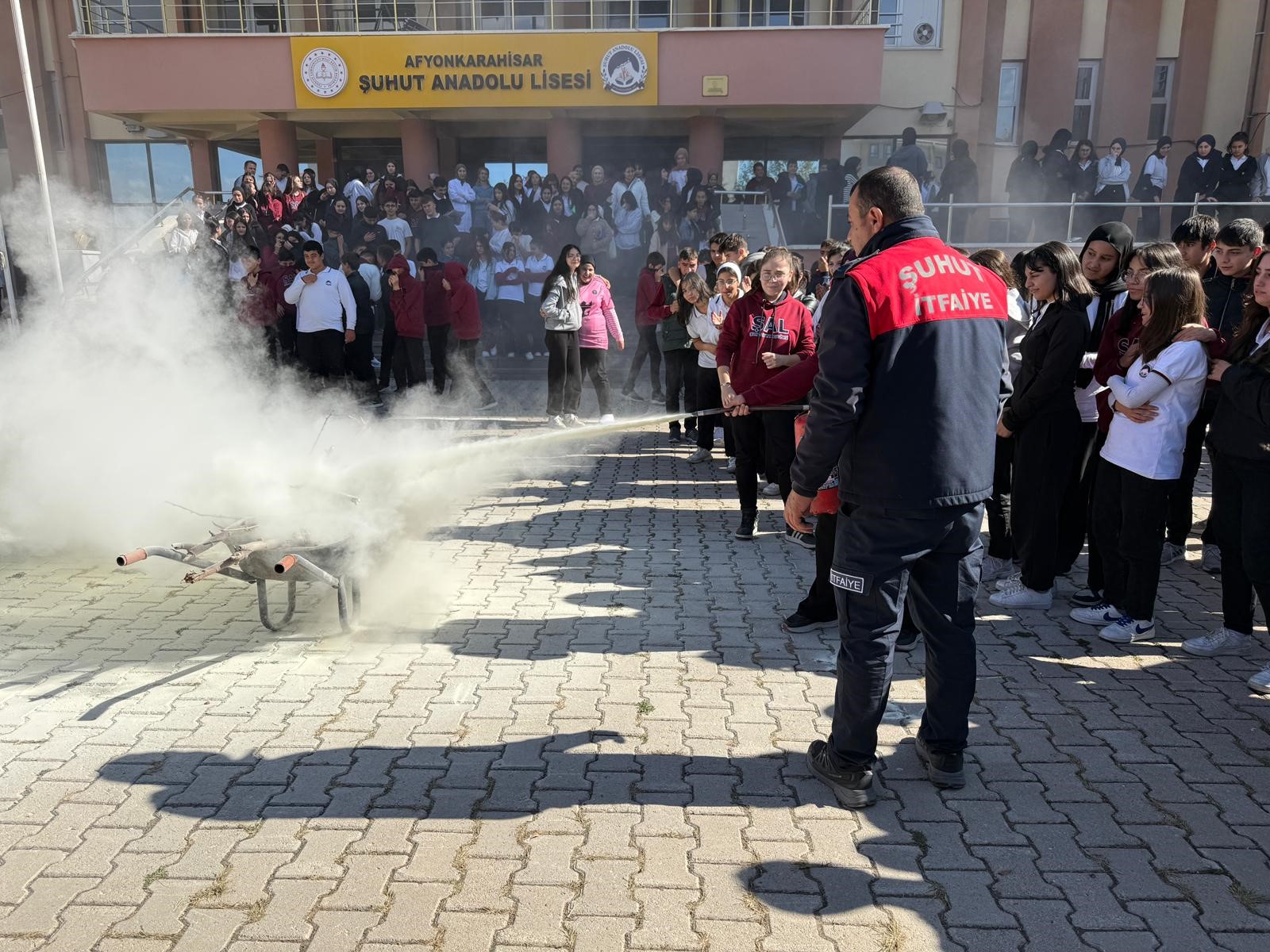 Okul Bahçesinde Yangın Tatbikatı Yapıldı (1)