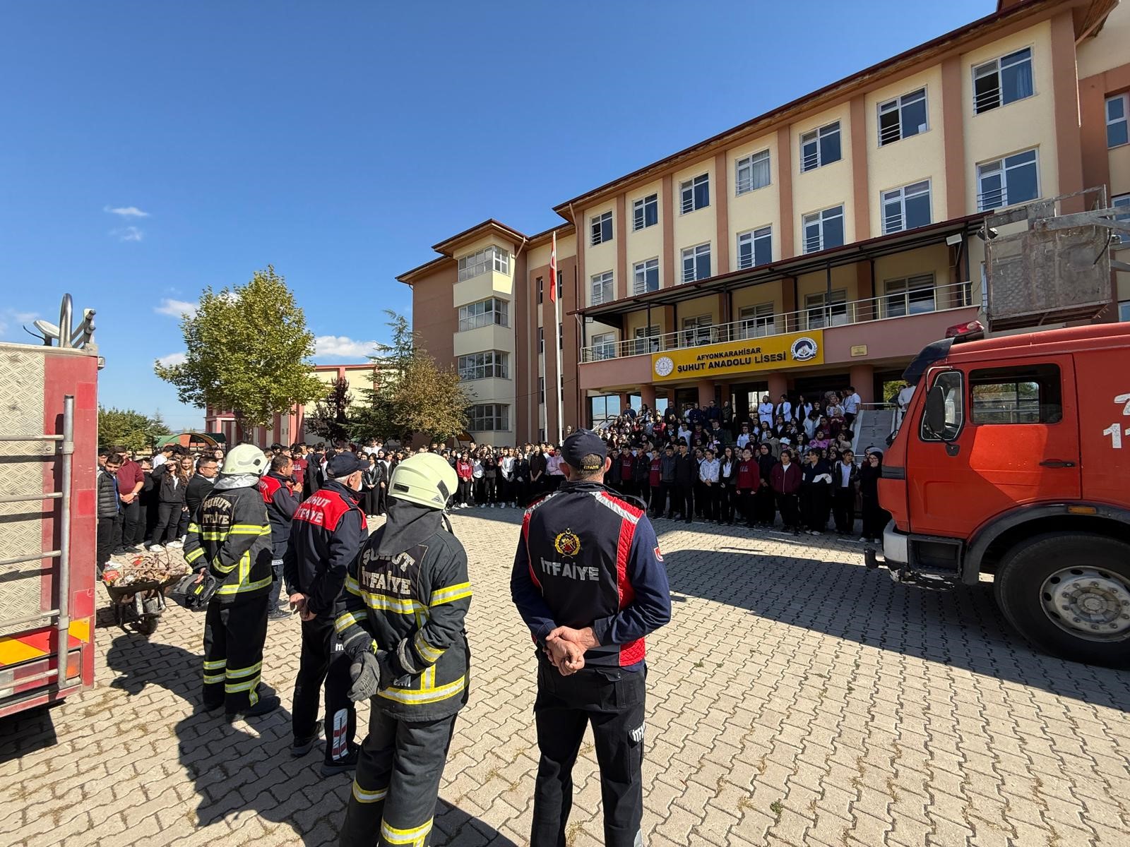 Okul Bahçesinde Yangın Tatbikatı Yapıldı (2)