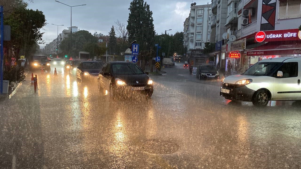 Sağanak Yağış (1)