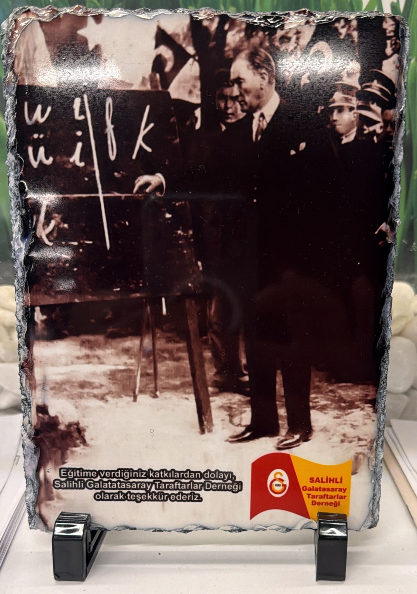Salihli’de Galatasaray Taraftarlarından Öğrencilere Destek! (3)