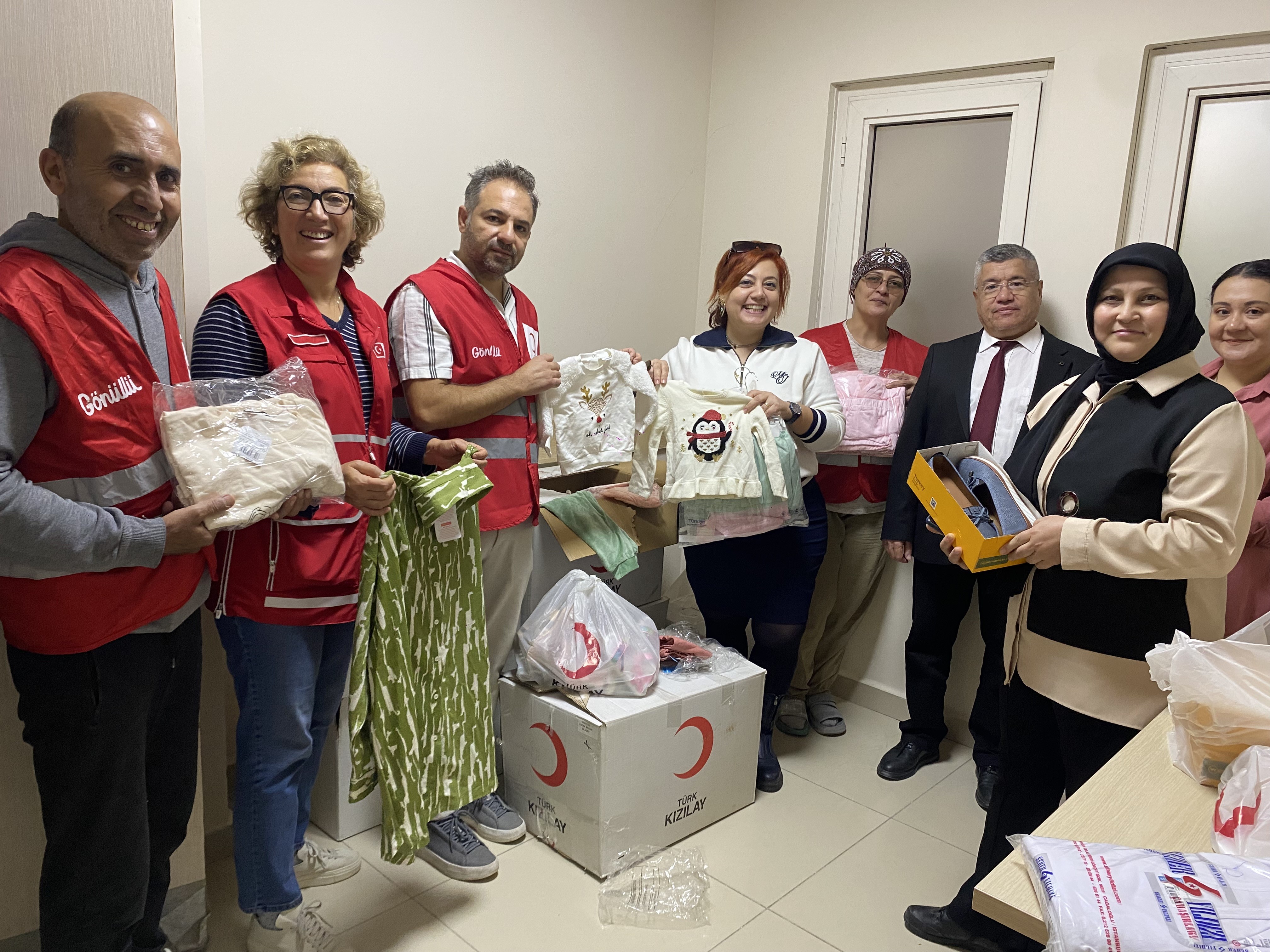 Türk Kızılay Alaşehir Şubesi Tarafından Alaşehir Devlet Hastanesi Sosyal Marketine T (3)