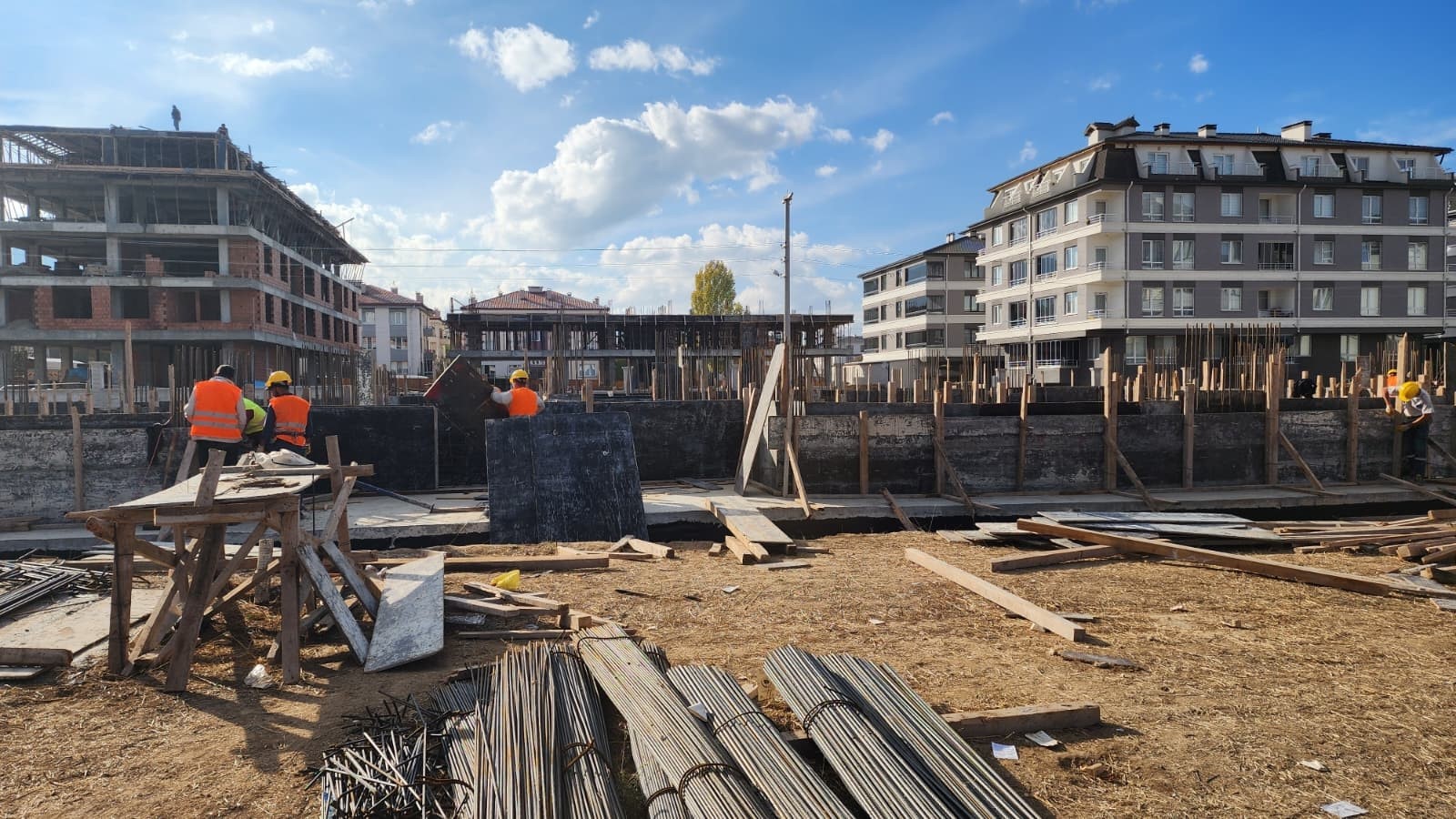 Vali Işın, Eğitim Yatırımlarını Yerinde Inceledi! (2)