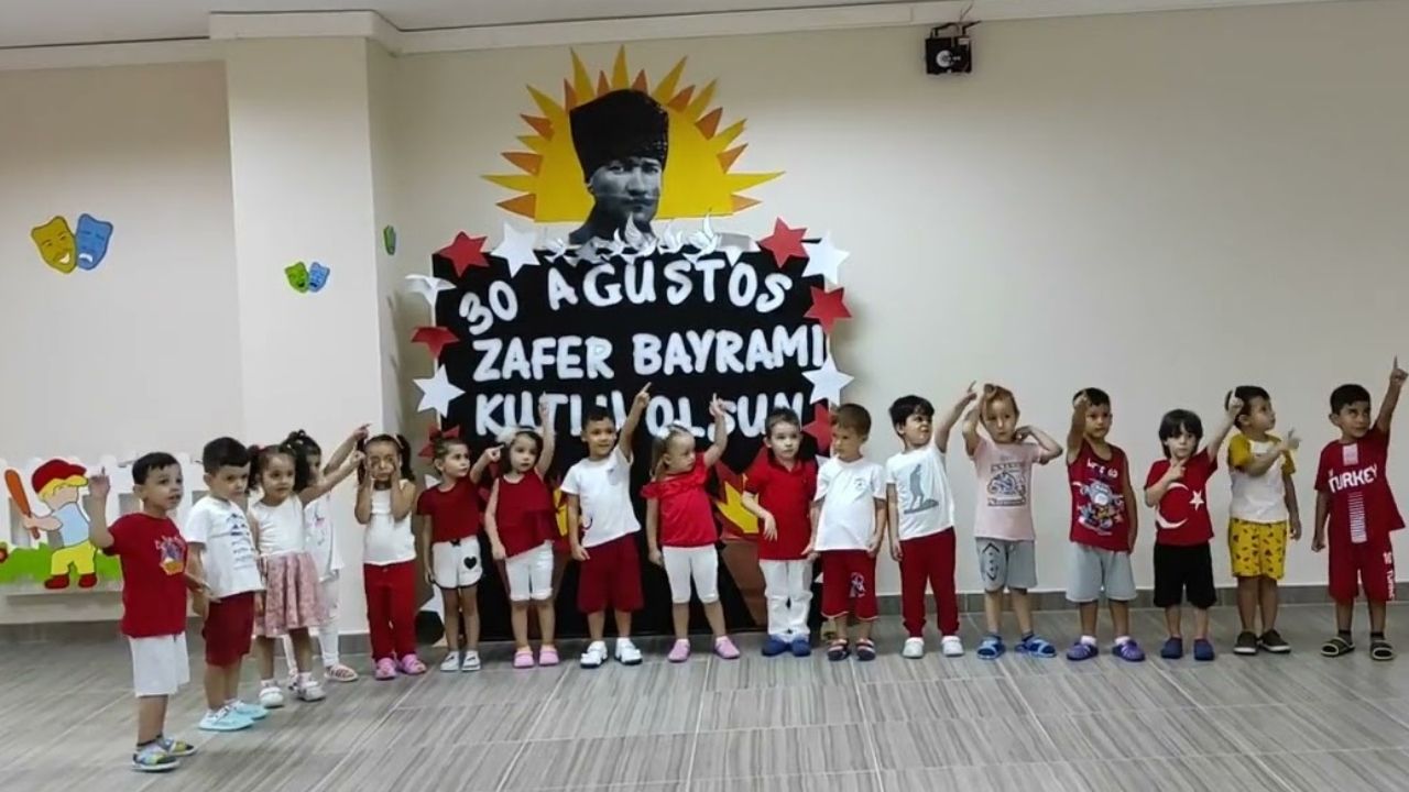 23 Nisan Ulusal Egemenlik ve Çocuk Bayramı- Perşembe
23 Nisan Ulusal Egemenlik ve Çocuk Bayramı - 4 Gün
1 Mayıs Cuma resmi tatil
19 Mayıs Salı resmi tatil