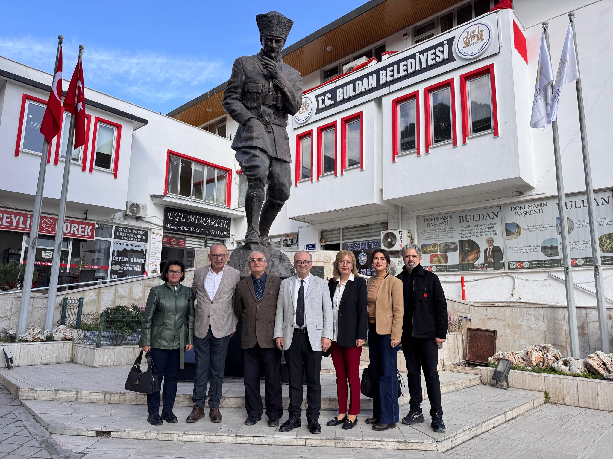 582811256 1235450348614741 2381983349165316927 N