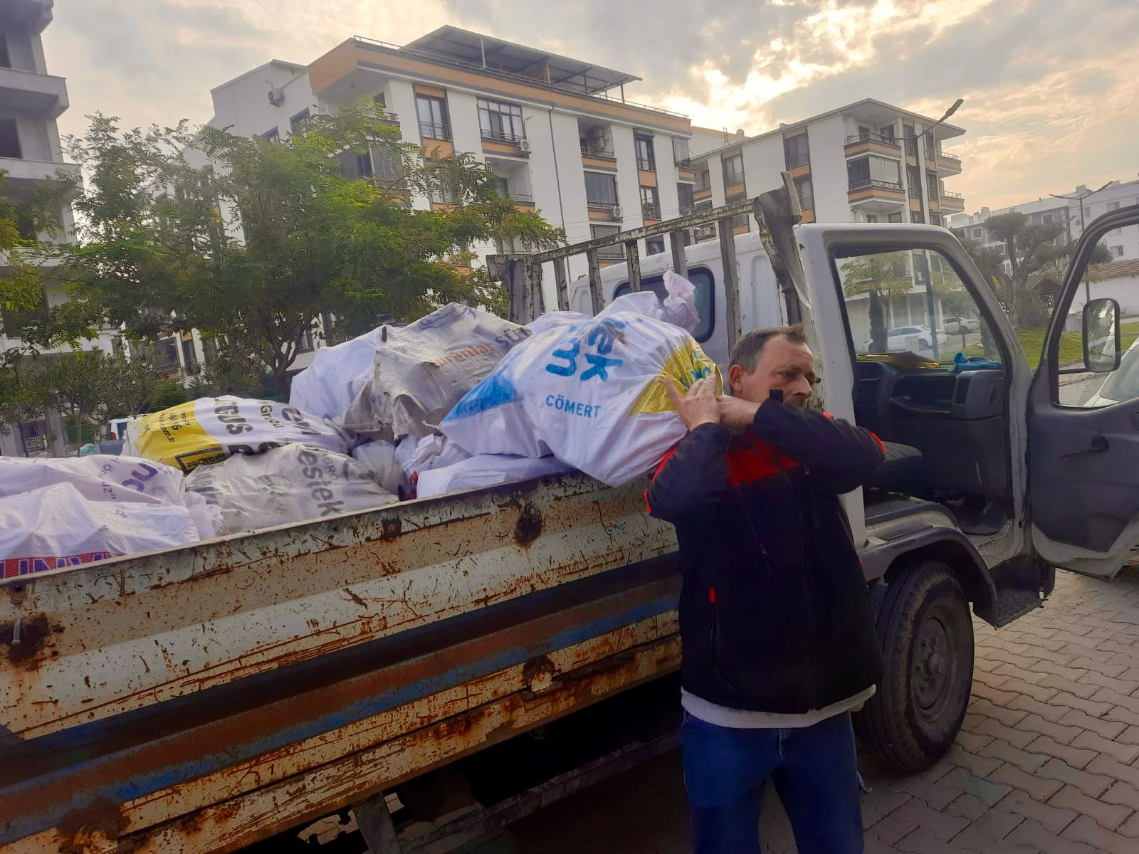 584457573 1307915474696566 1963882686571295283 N