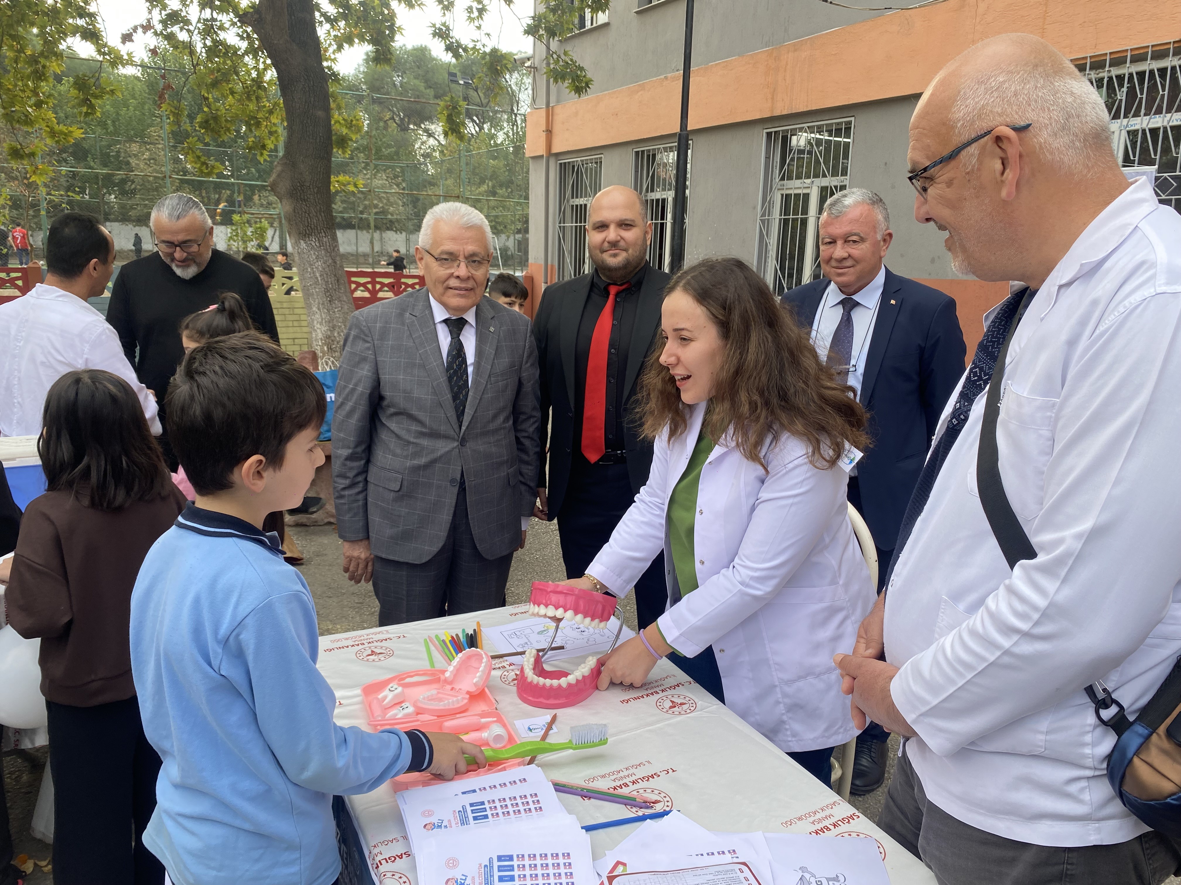Alaşehir'de öğrencilere uygulamalı sağlık eğitimi-.1.