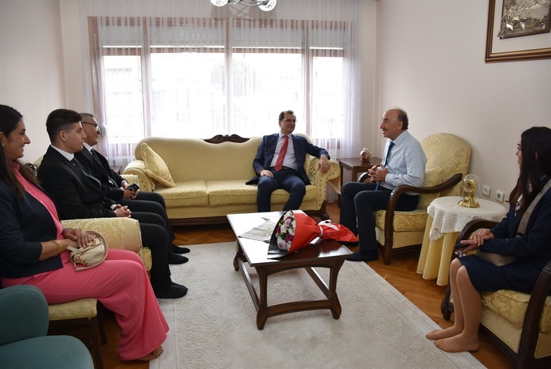 Salihli’de Emekli Öğretmenlere Öğretmenler Günü ziyareti2.-1