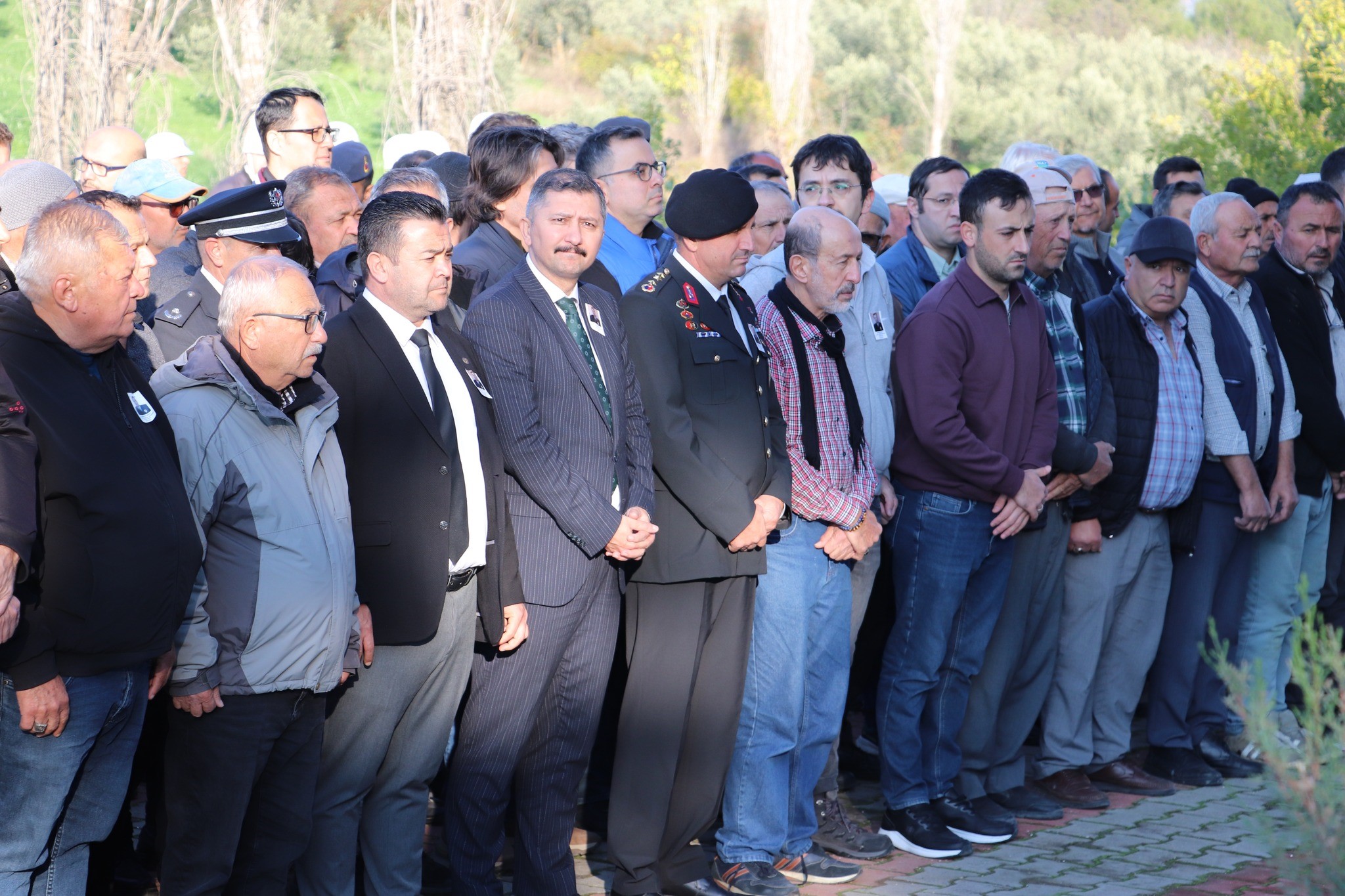 Emekli 1. Sınıf Emniyet Müdürü Vehbi Yıldız Dün Memleketi Manisa'nın Kırkağaç Ilçesinde Dualarla Toprağa Verildi (3)